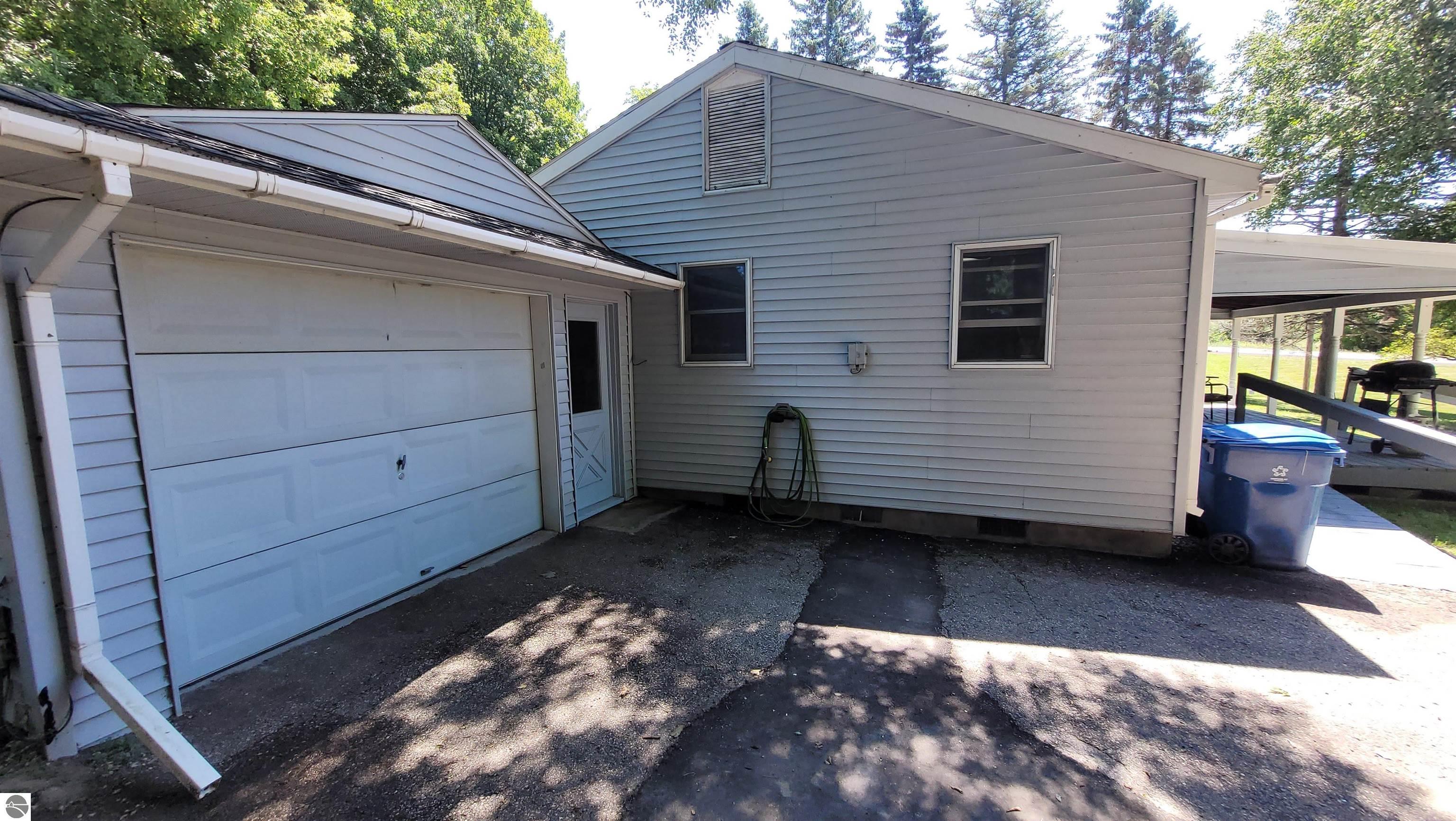 6740 Frankfort Highway, Benzonia, MI 49616 — Photo 25