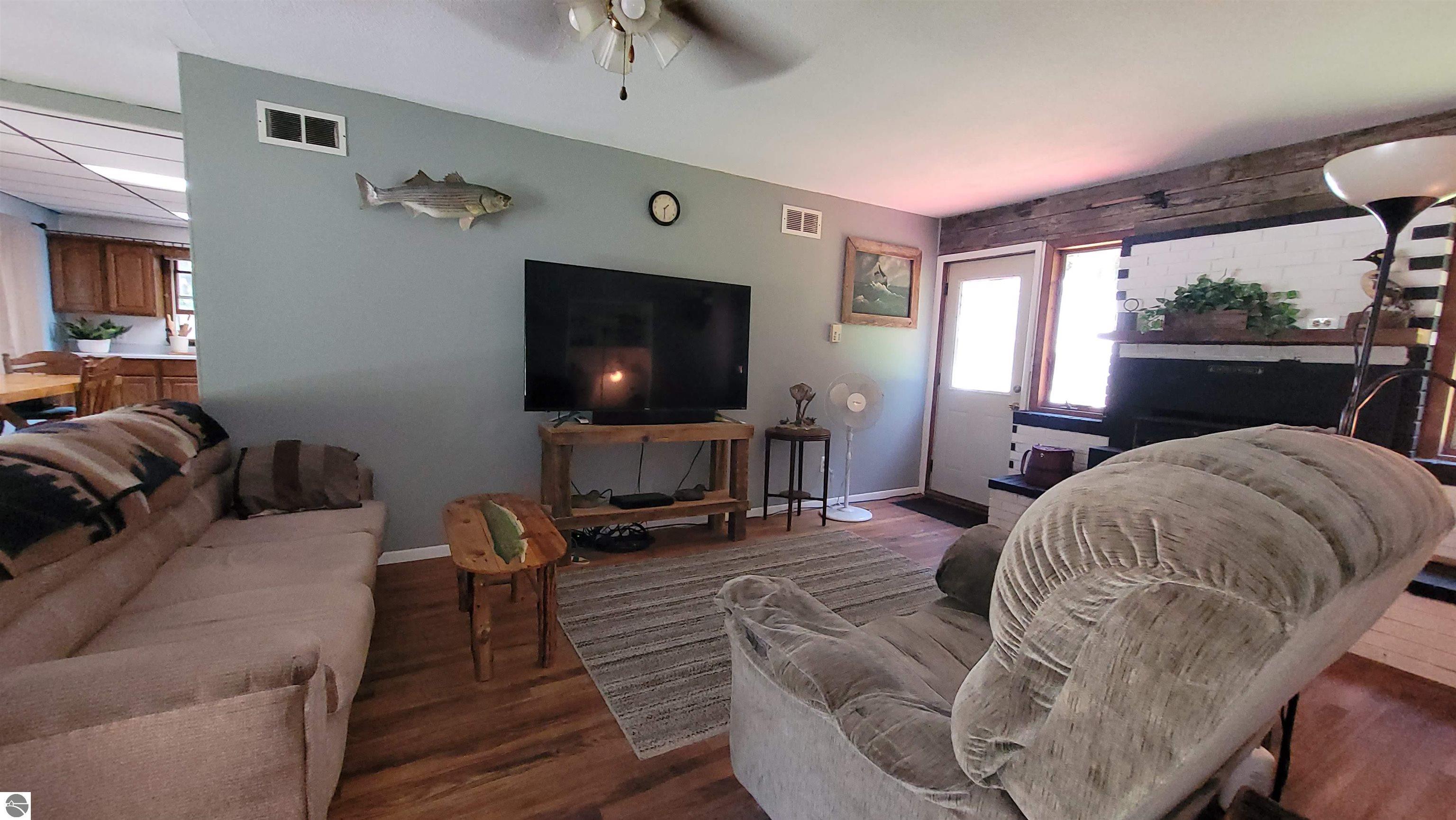 6740 Frankfort Highway, Benzonia, MI 49616 — Photo 10