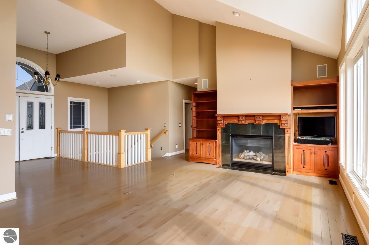 12105      Spinnaker Lane