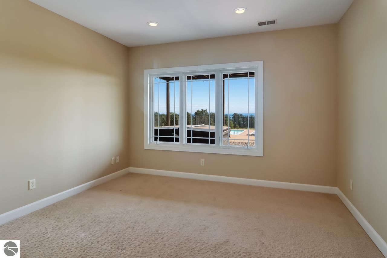 12105      Spinnaker Lane