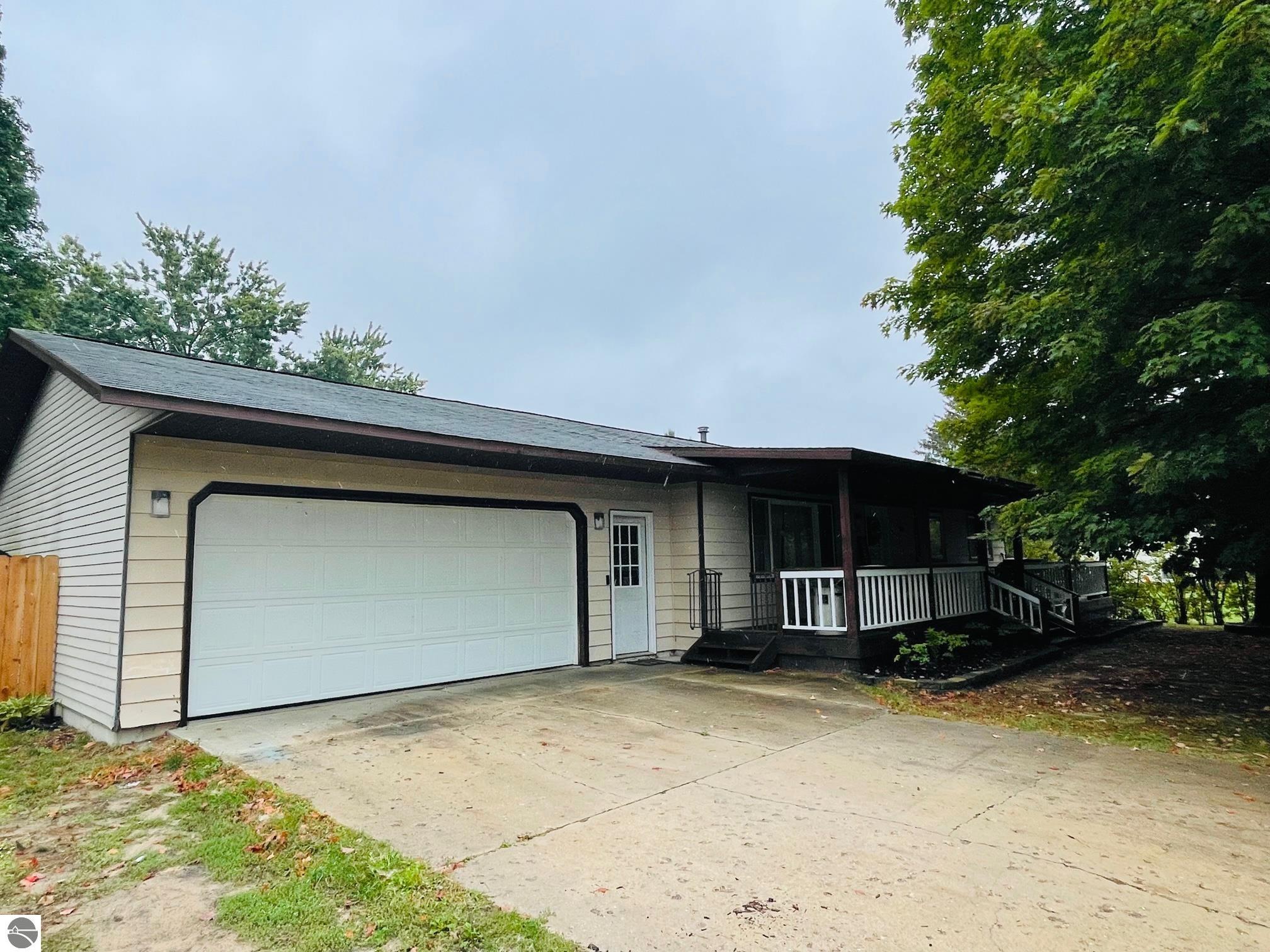 406 Riverdale, Mancelona, MI 49659 — Photo 3