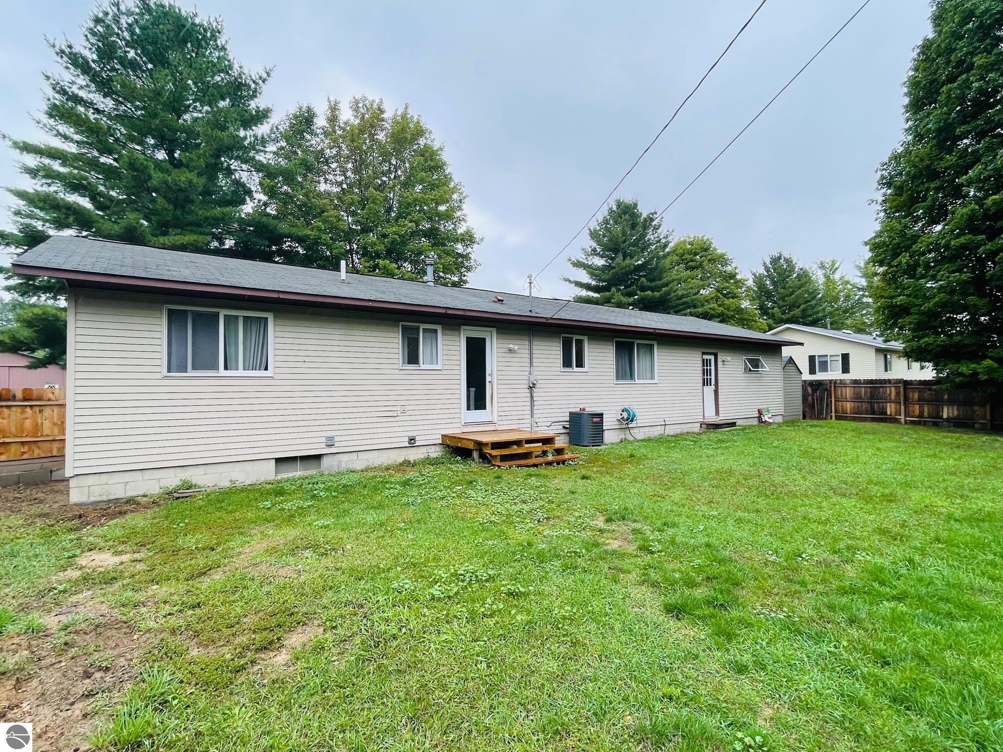 406 Riverdale, Mancelona, MI 49659 — Photo 4