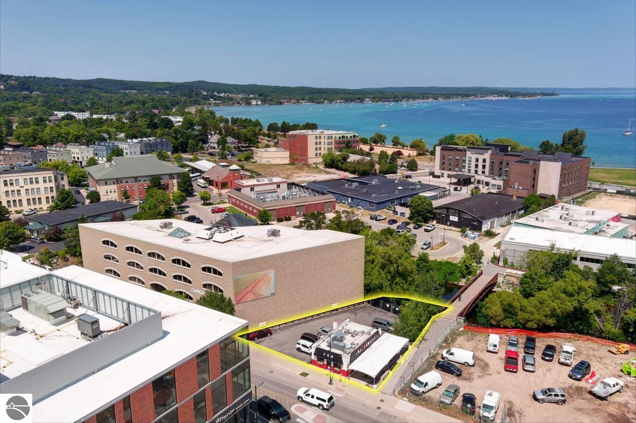 302 W Front Street Traverse City, MI 49684 MLS 1916556