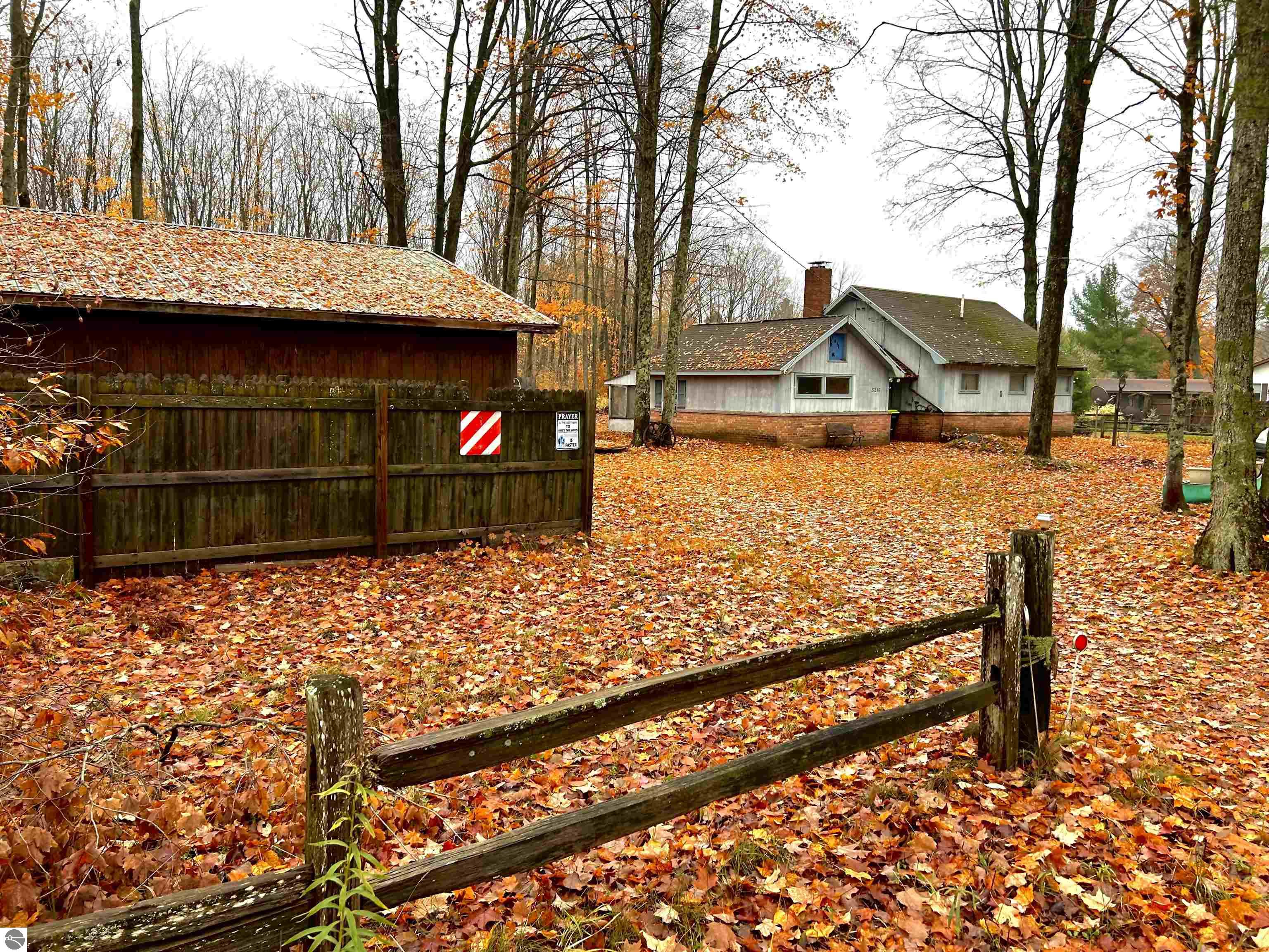 5216 N E Shore Drive Kalkaska, MI 49664 125000