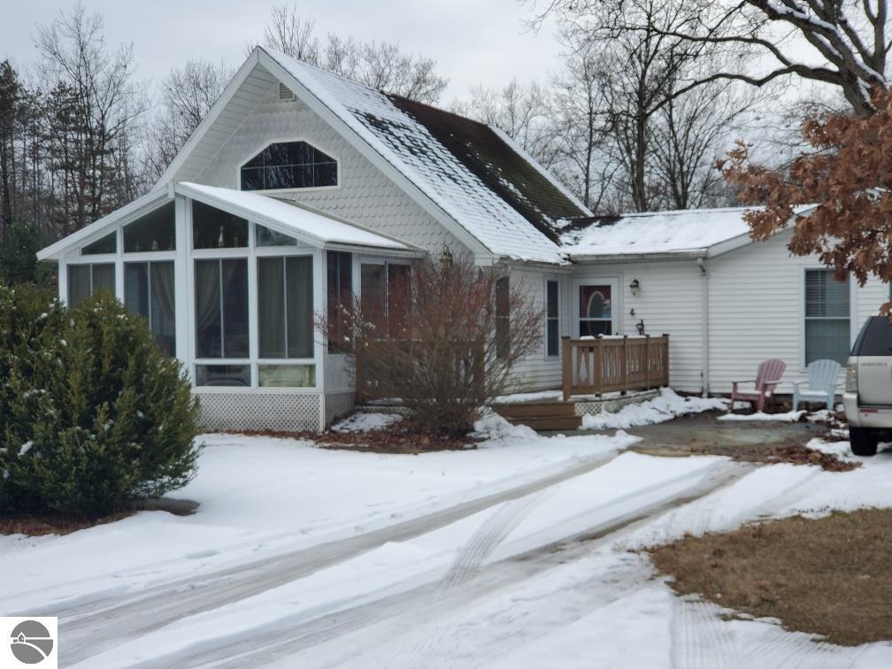 1031 York Lake Isabella, MI 48893 149900