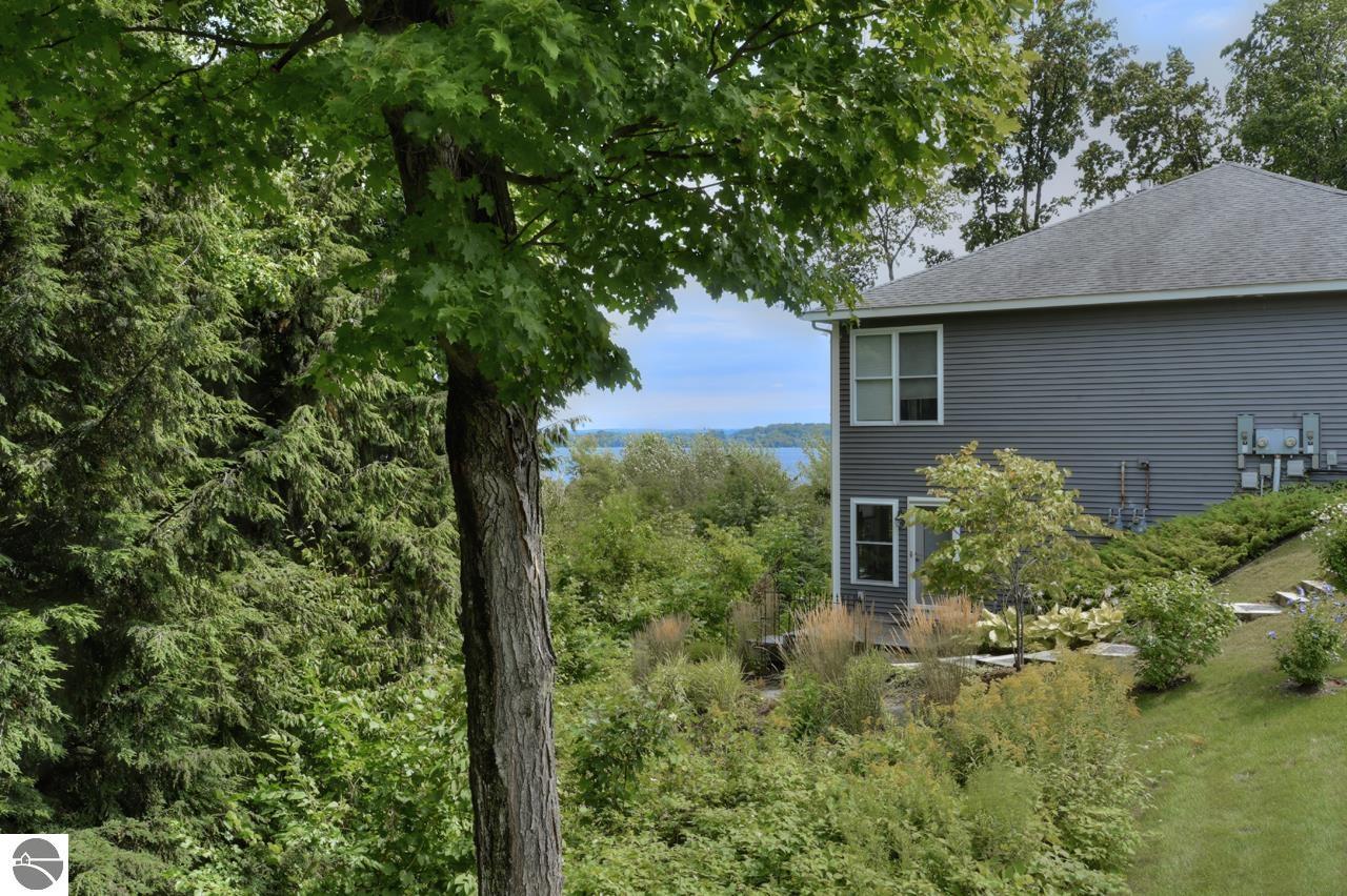 855 N Bay Cliff Drive, Suttons Bay, MI 49682 photo 23 of 77