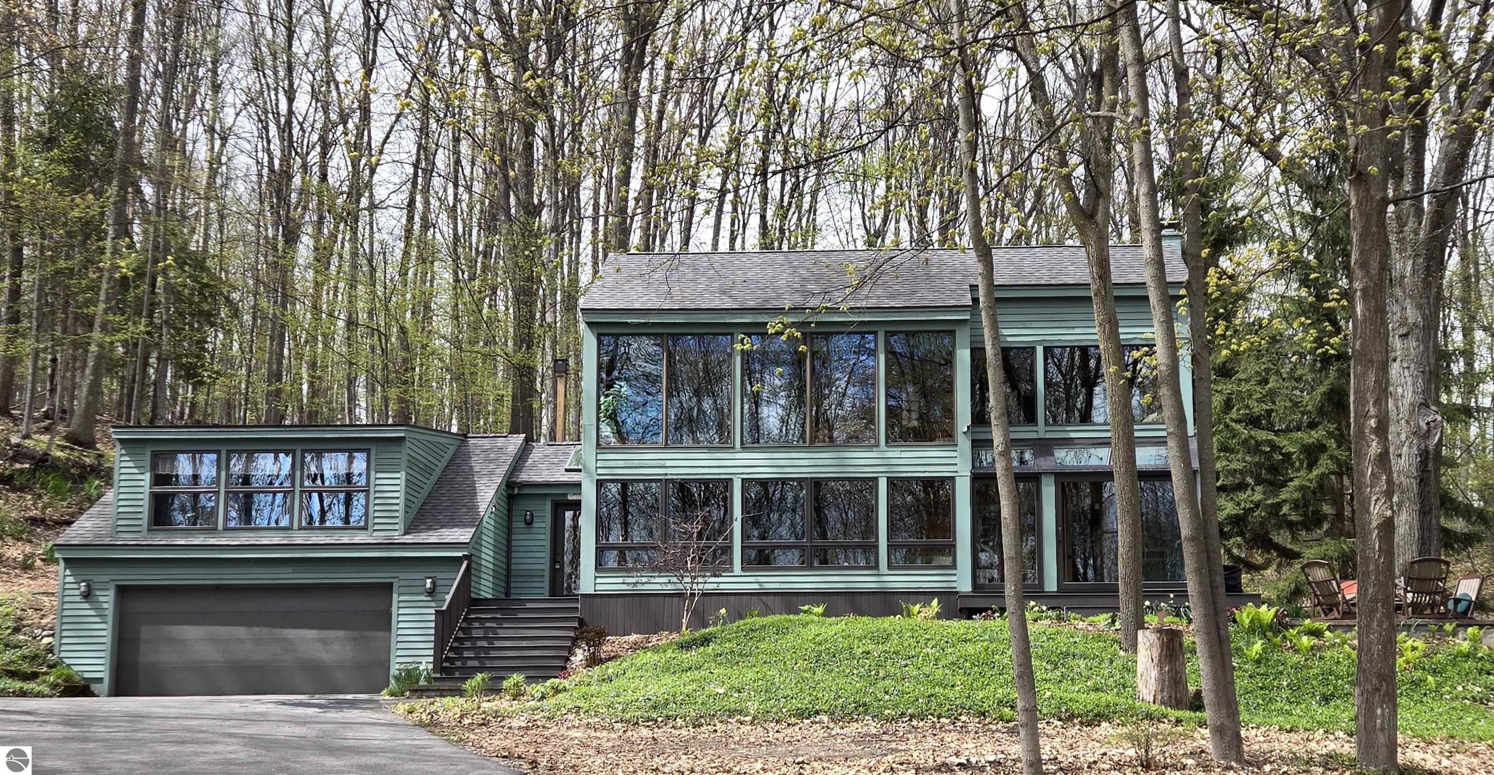 400 W Broadway, Suttons Bay, MI 49682 — Photo 2