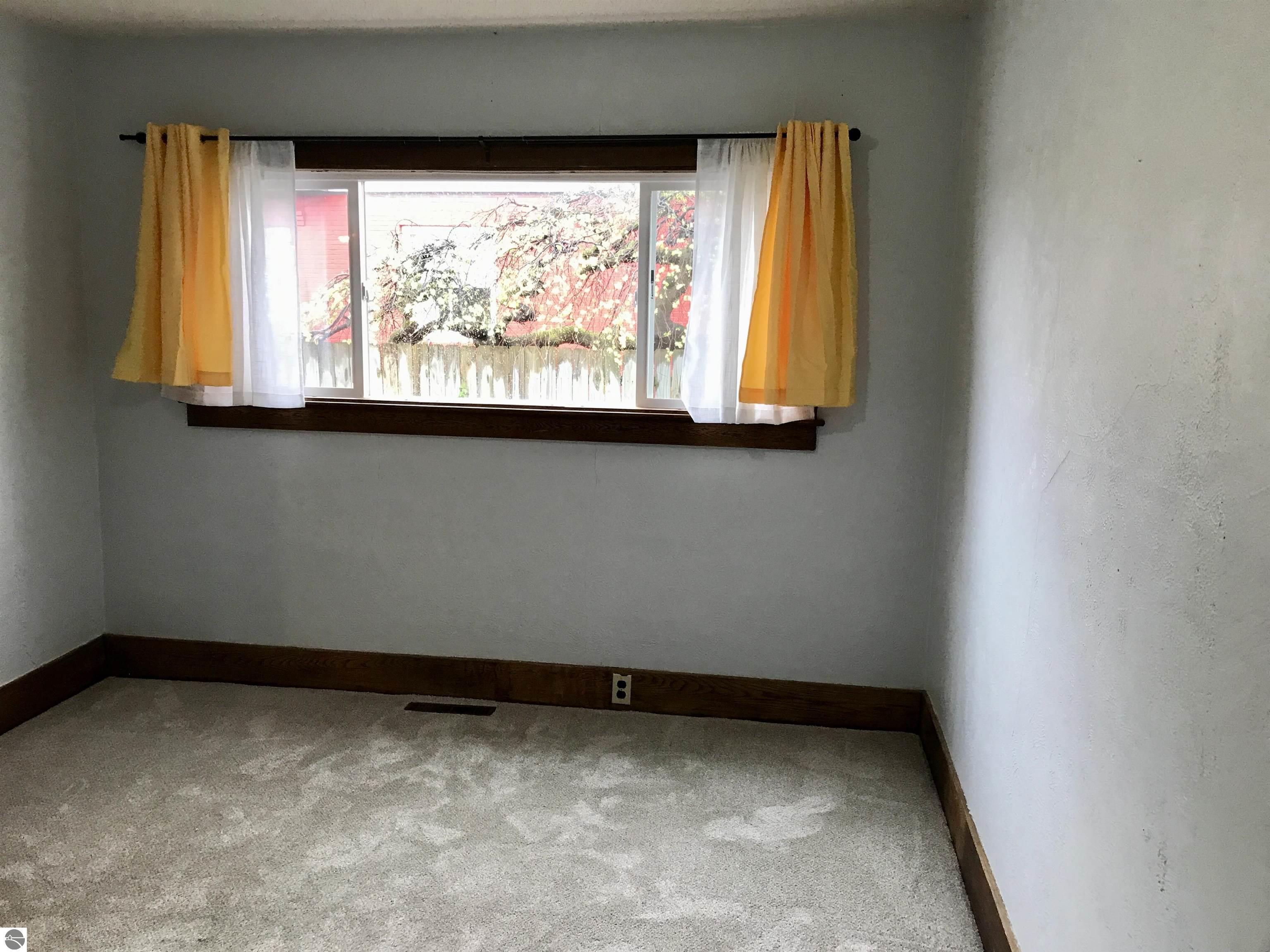 112 E State Street, Clare, MI 48617 — Photo 15