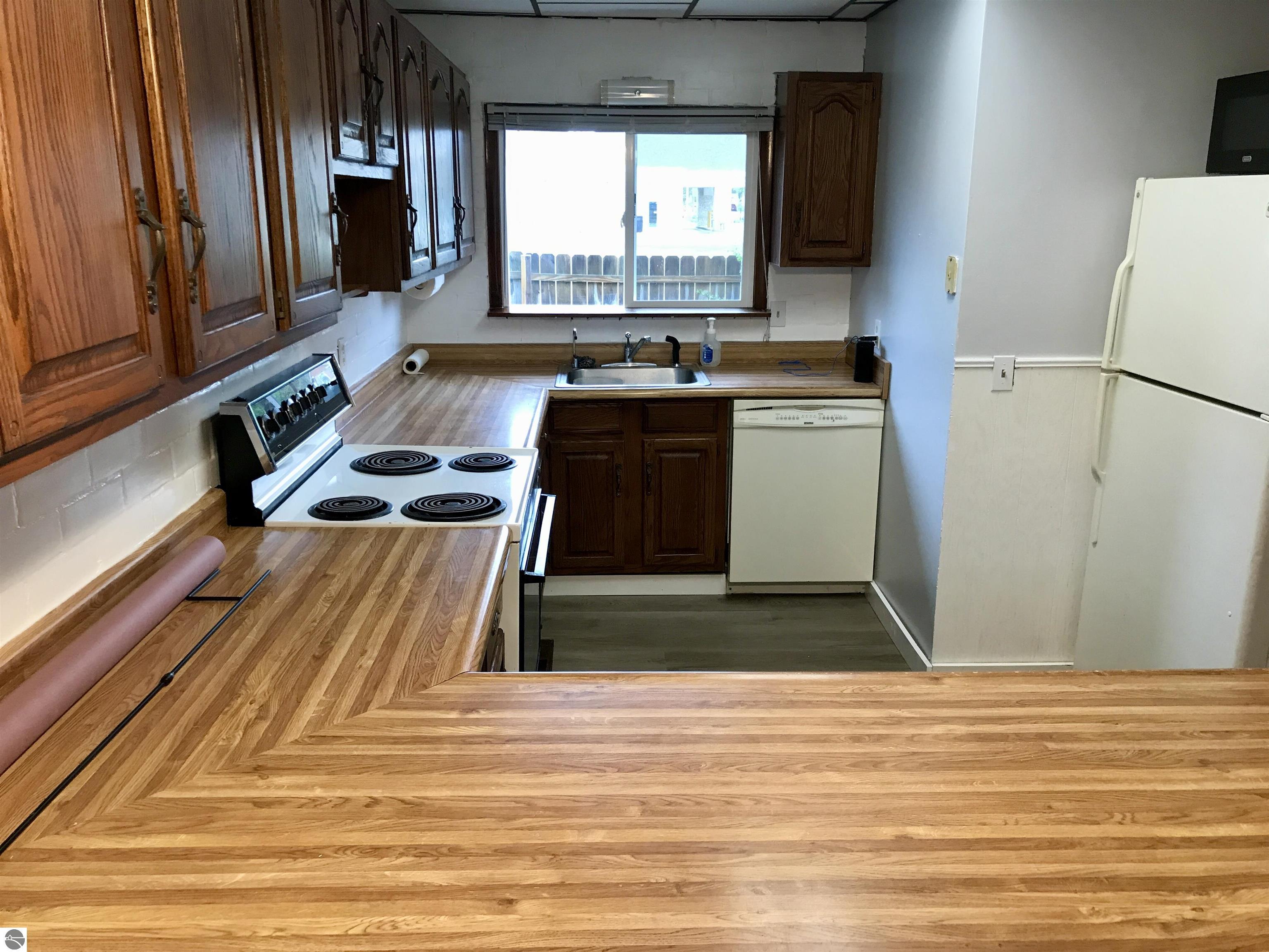 112 E State Street, Clare, MI 48617 — Photo 3