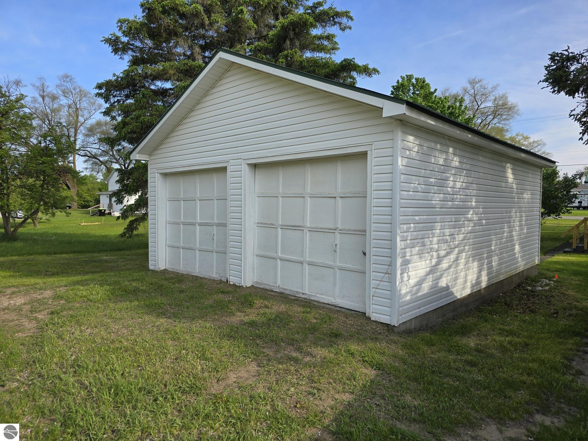 301 W Illinois Street, Farwell, MI 48622 — Photo 3