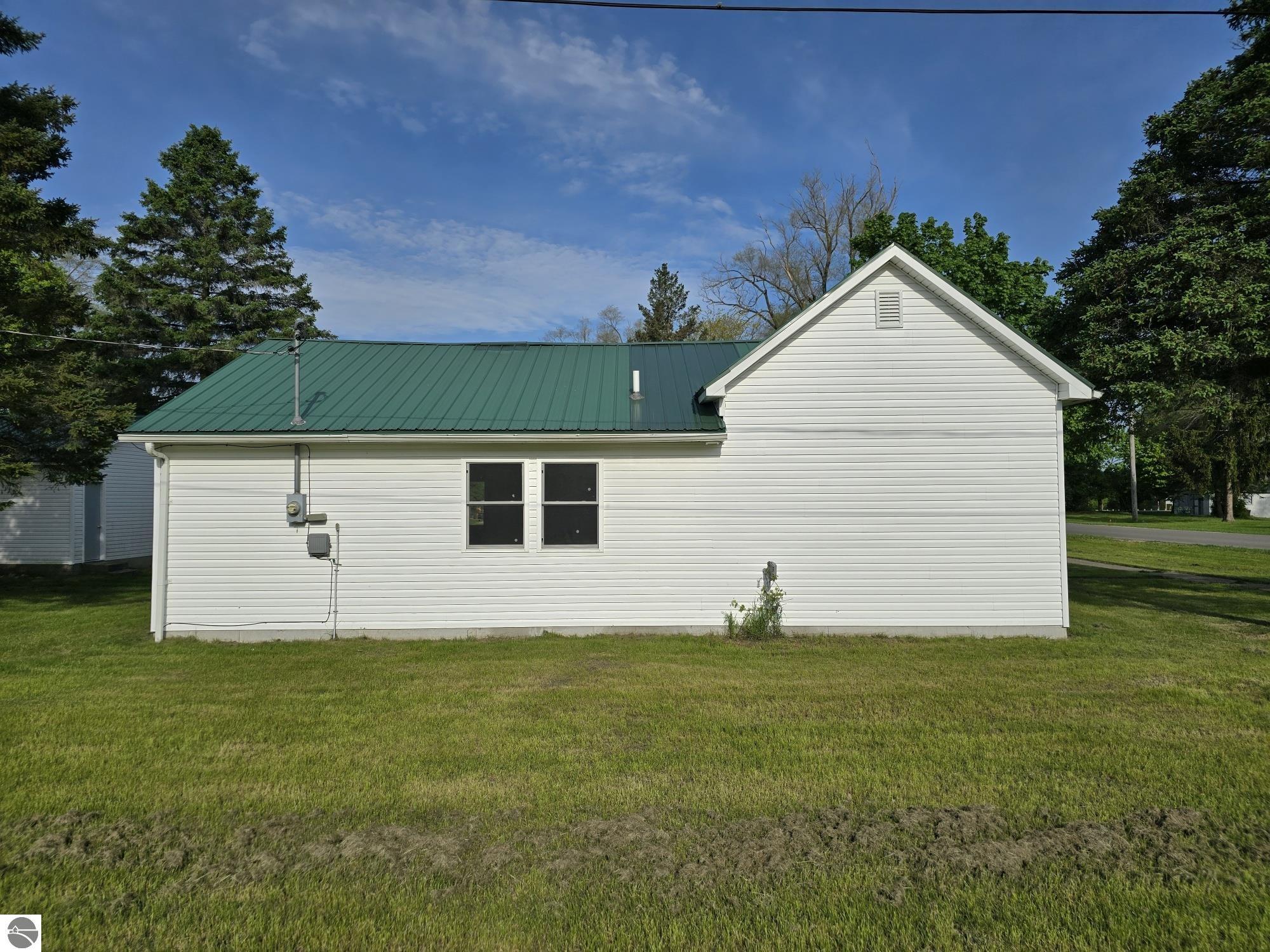 301 W Illinois Street, Farwell, MI 48622 — Photo 22