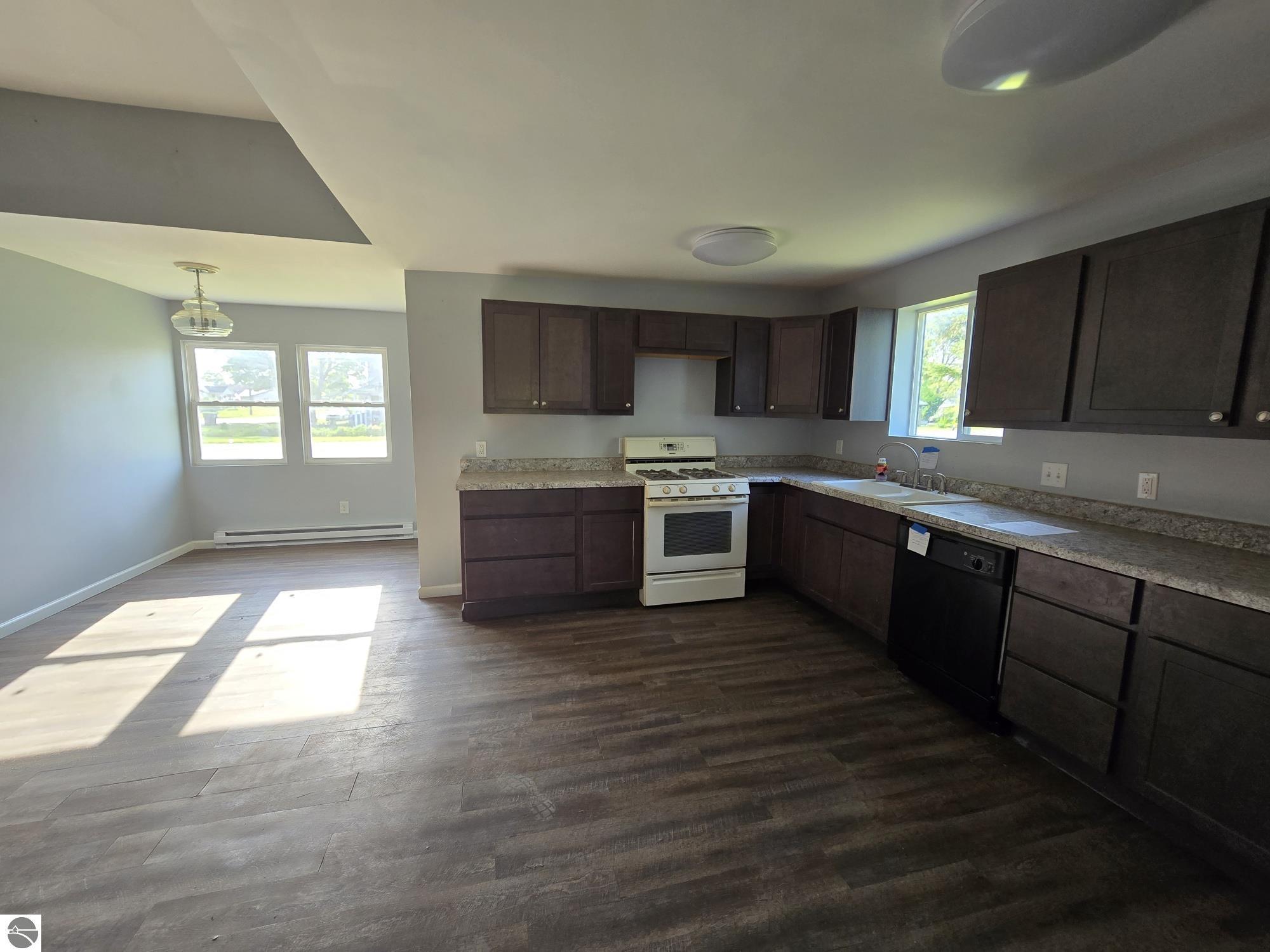 301 W Illinois Street, Farwell, MI 48622 — Photo 6