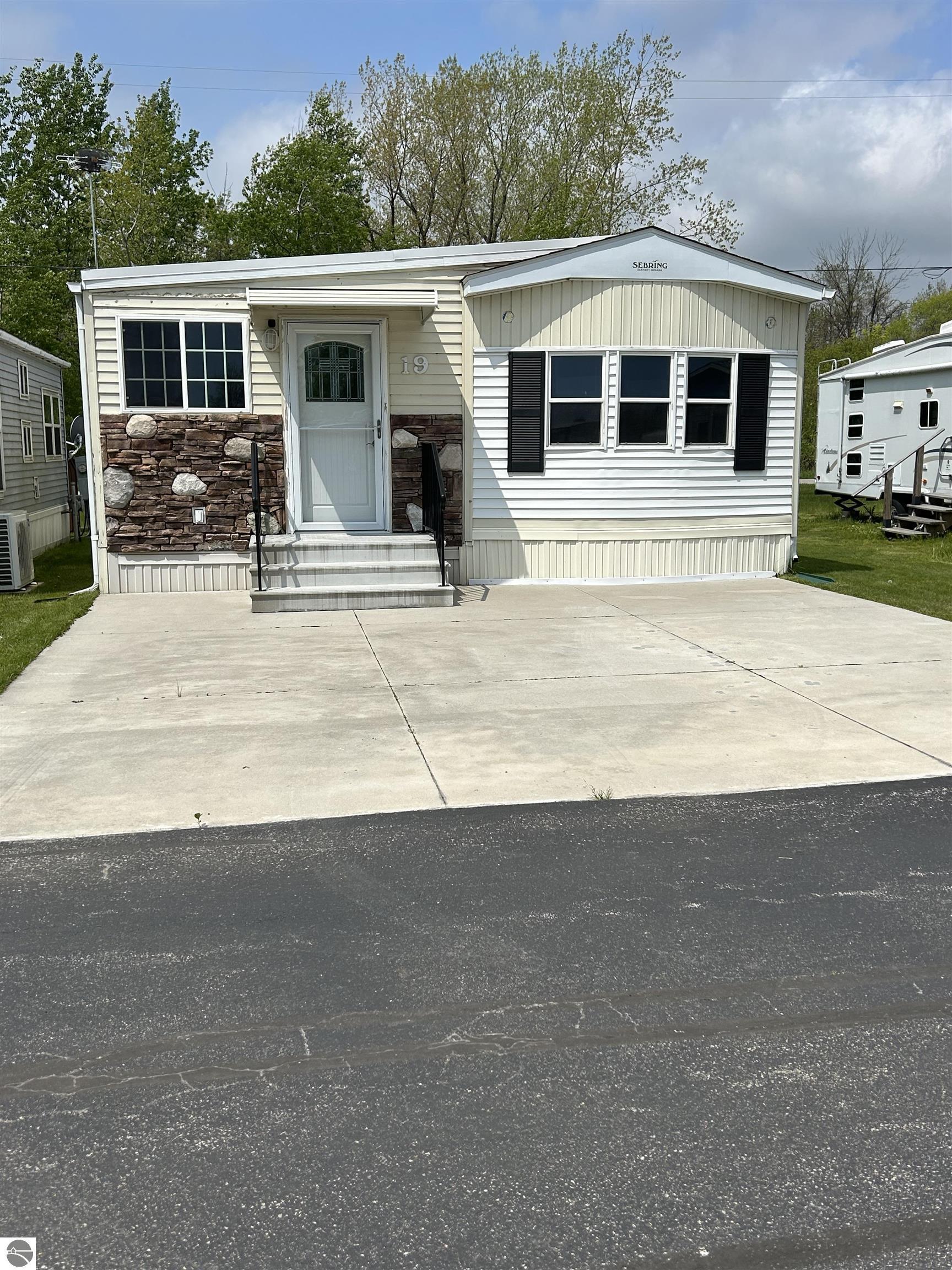 3675 E MICHIGAN AVENUE, AU GRES, MI 48703 Arenac Realty Co. Pete