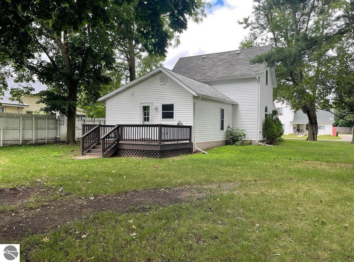 208 E Sixth Street, Clare, MI 48617 — Photo 2