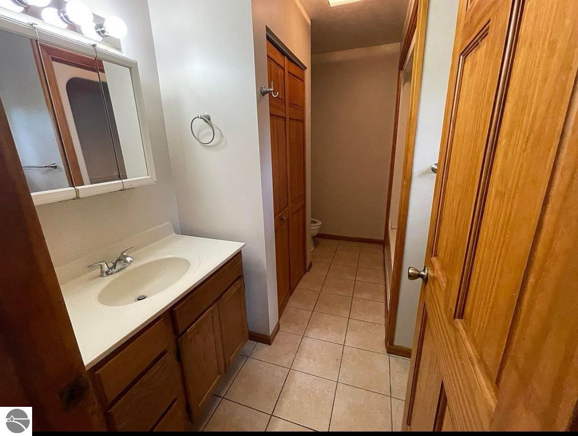 208 E Sixth Street, Clare, MI 48617 — Photo 4