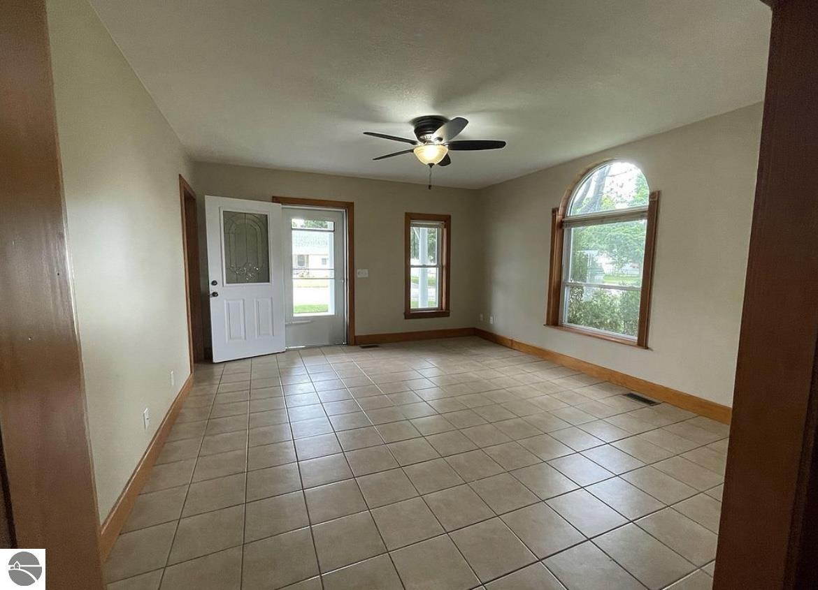 208 E Sixth Street, Clare, MI 48617 — Photo 7