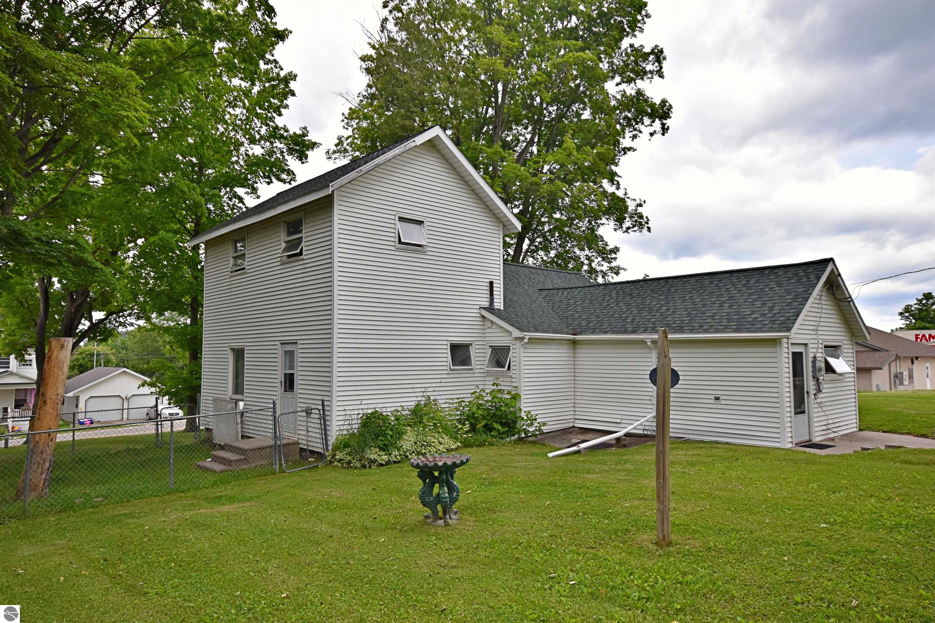 107 S Neilson Street, Tustin, MI 49688 — Photo 3