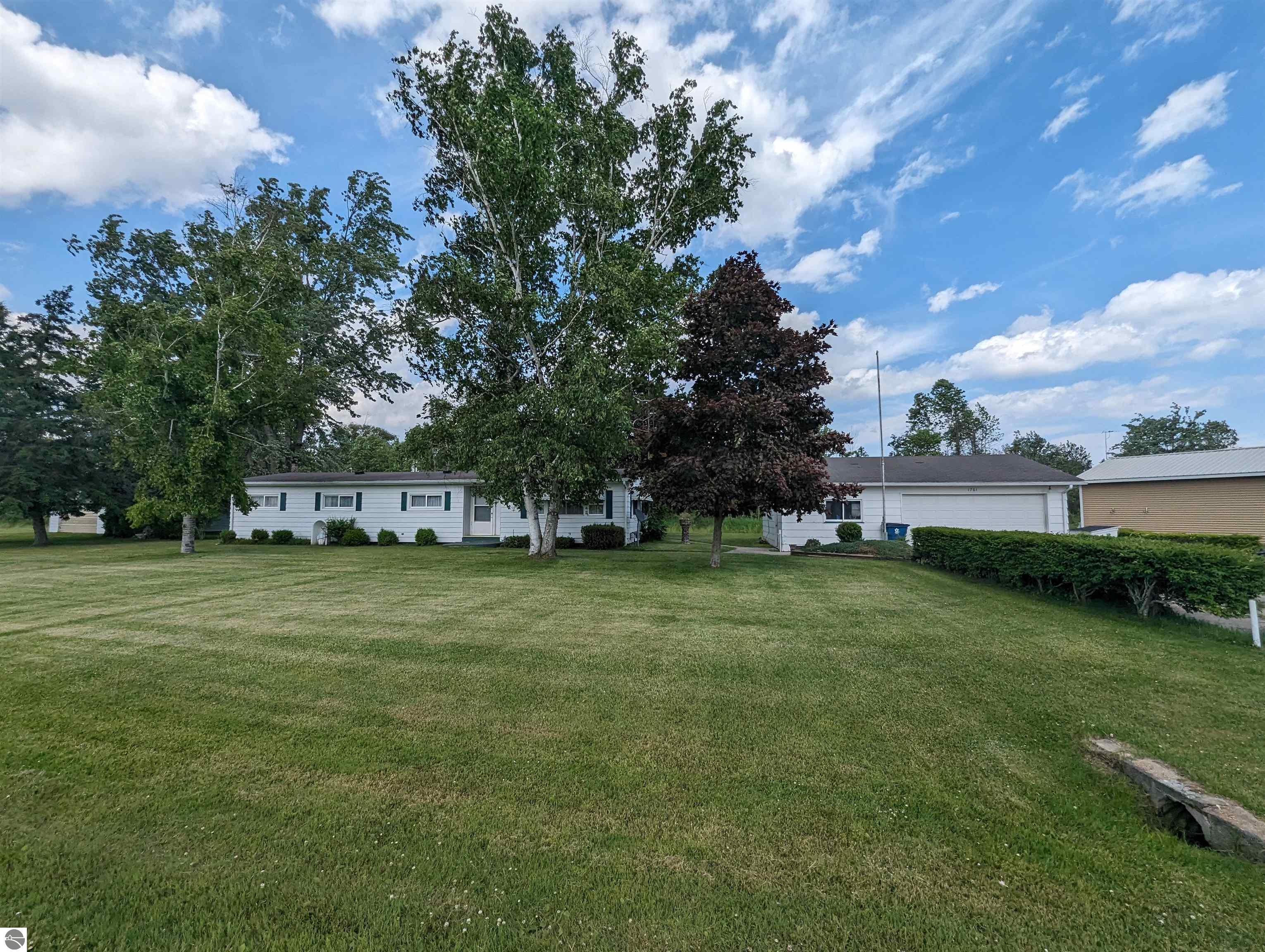 1761 RIVERSIDE DRIVE, AU GRES, MI 48703 Arenac Realty Co. Pete