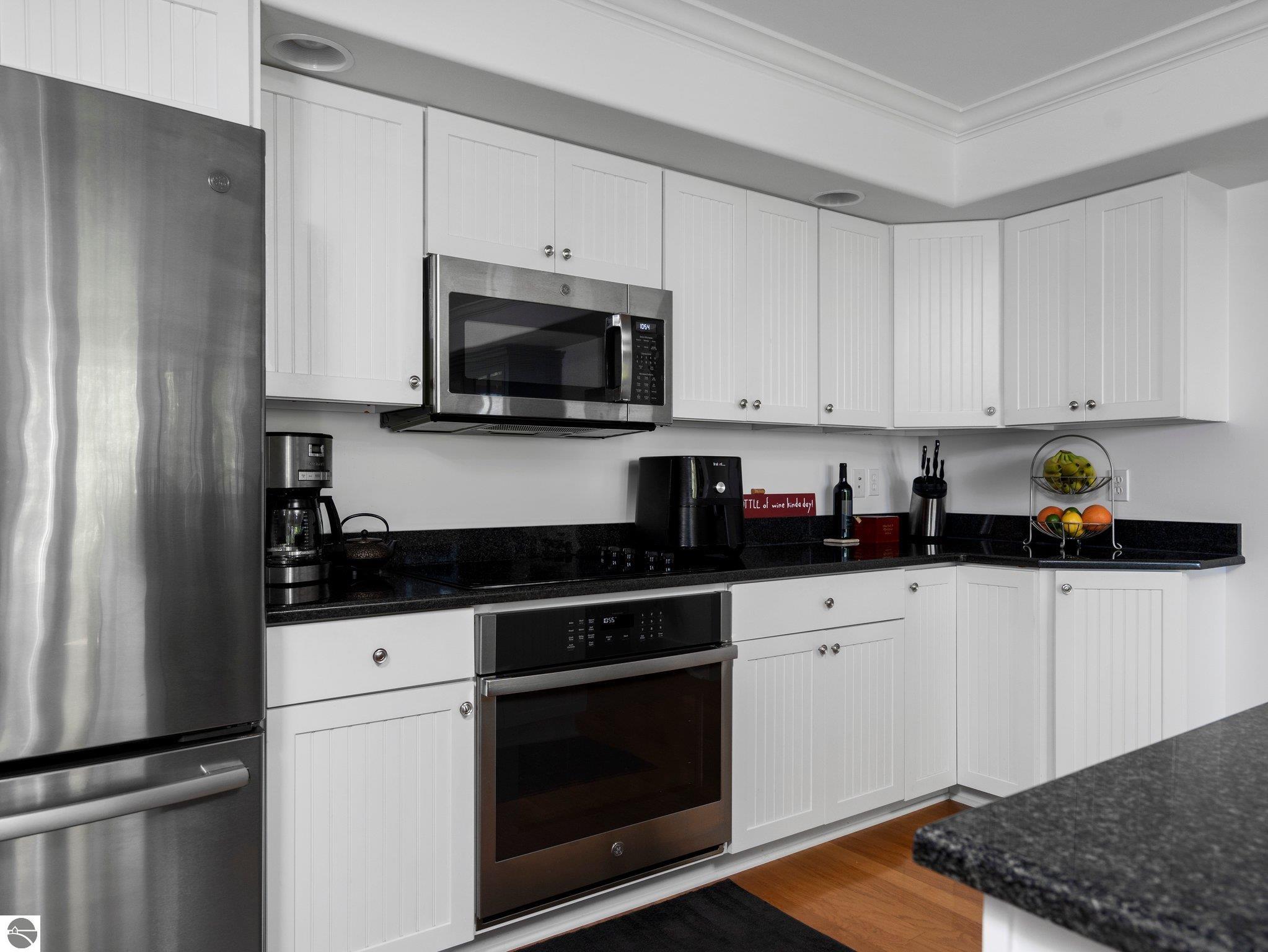 712 N Dockside Circle, Suttons Bay, MI 49682 — Photo 11