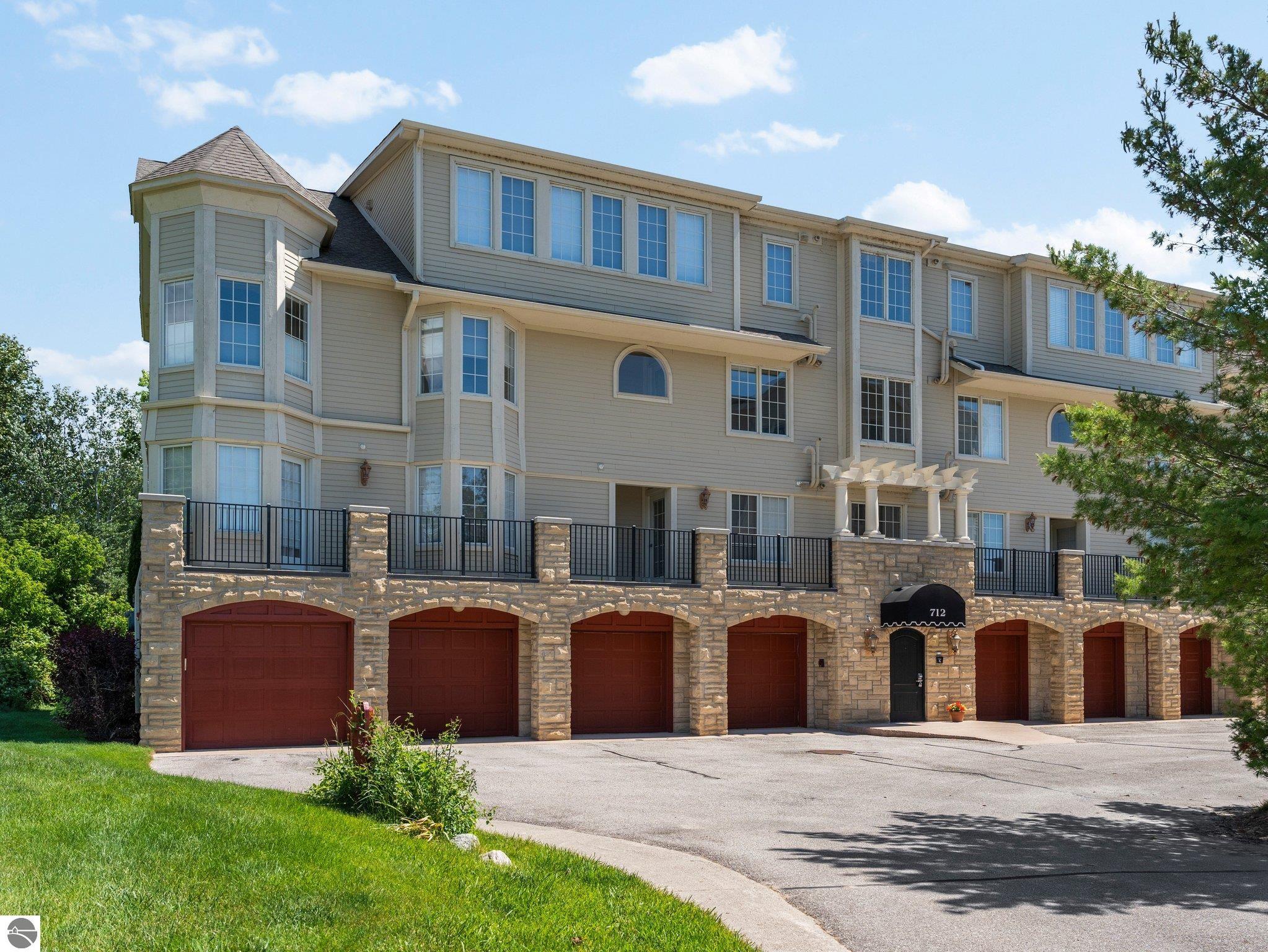 712 N Dockside Circle, Suttons Bay, MI 49682 — Photo 7