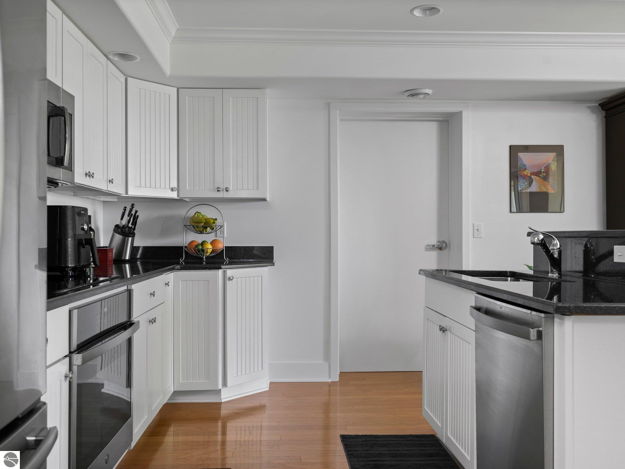 712 N Dockside Circle, Suttons Bay, MI 49682 — Photo 9