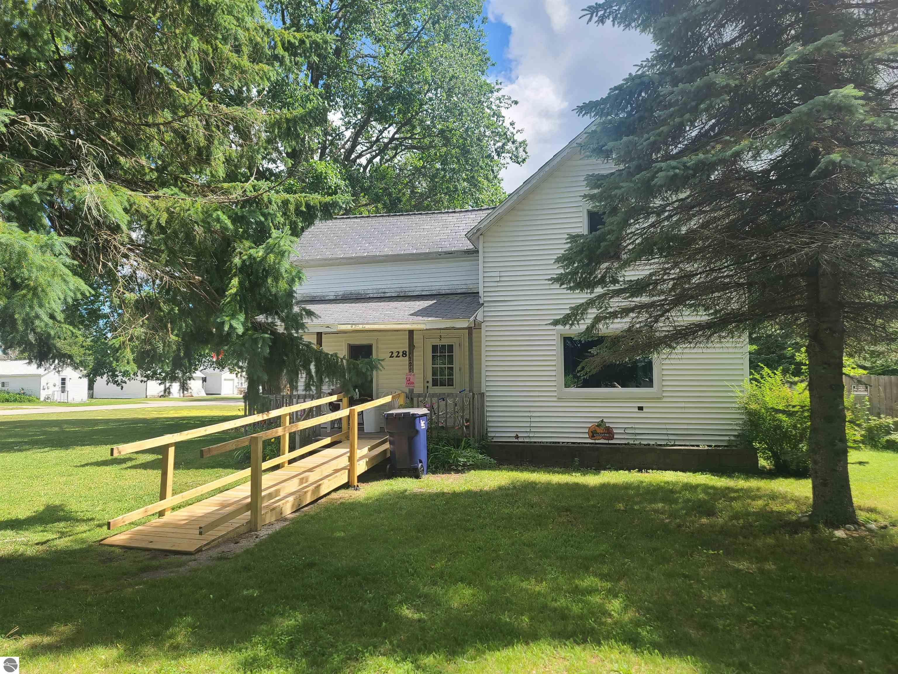 228 E Hinman Street, Mancelona, MI 49659 — Photo 2