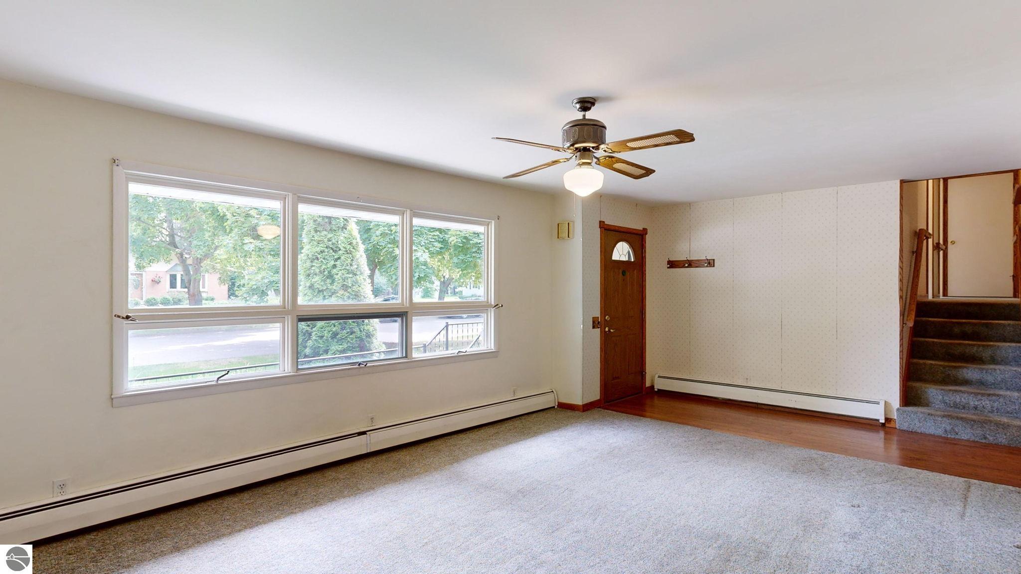401 Orchard Avenue, Clare, MI 48617 — Photo 2