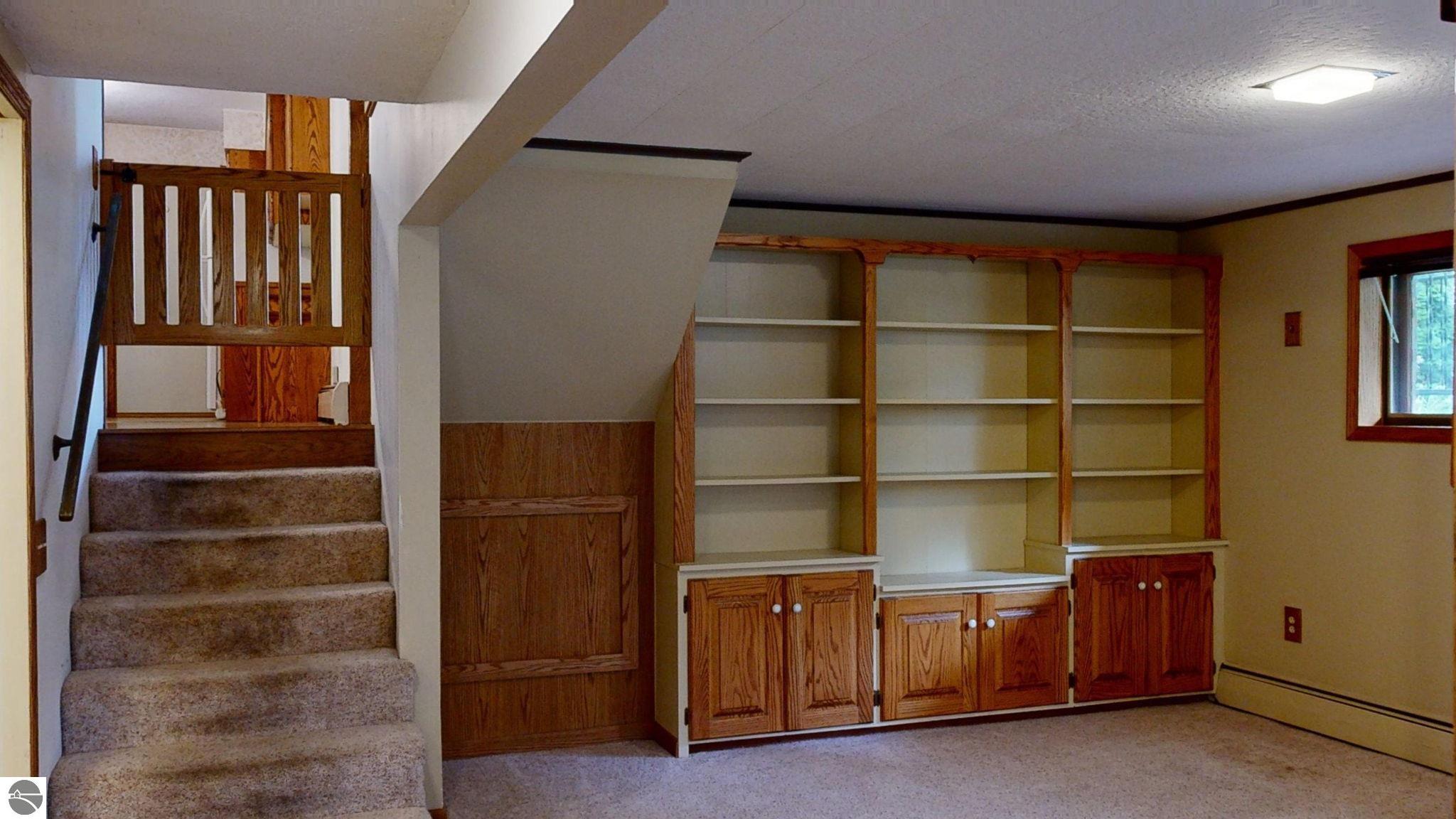 401 Orchard Avenue, Clare, MI 48617 — Photo 17