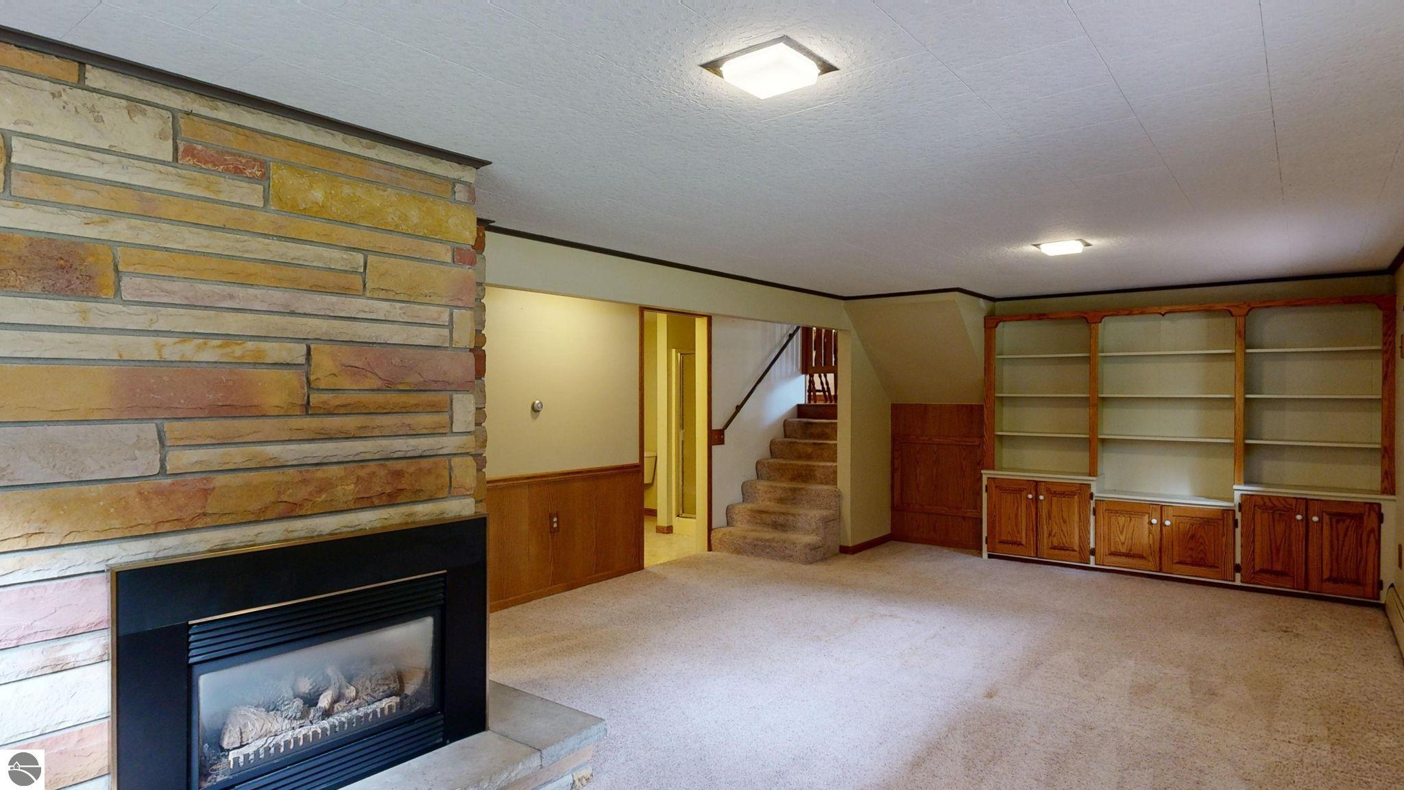 401 Orchard Avenue, Clare, MI 48617 — Photo 18