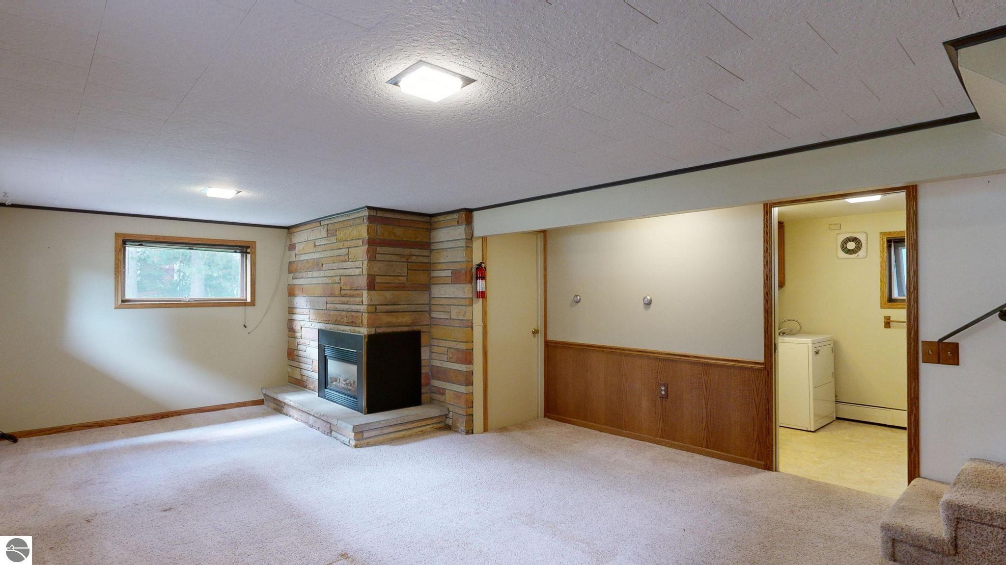 401 Orchard Avenue, Clare, MI 48617 — Photo 20