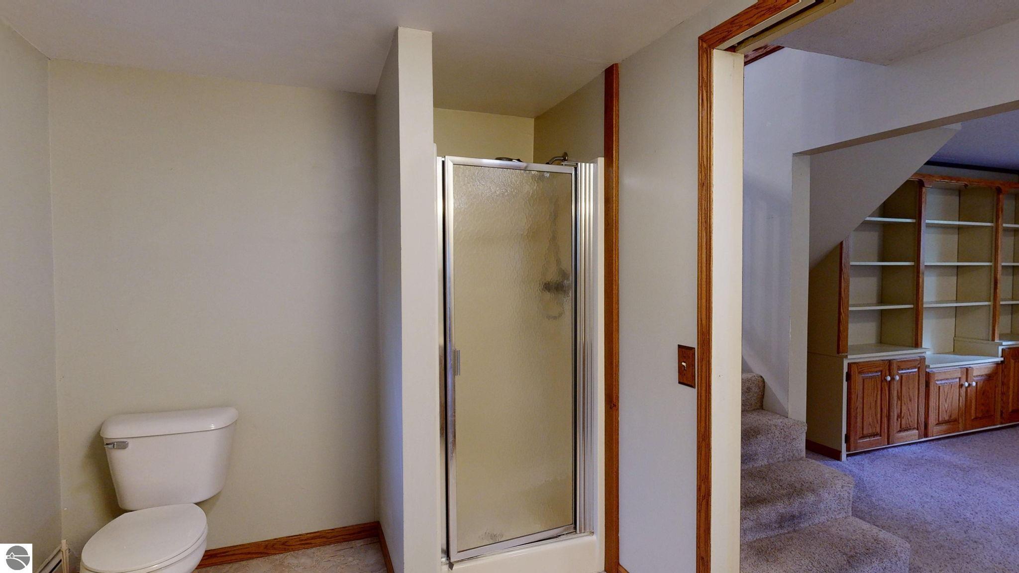 401 Orchard Avenue, Clare, MI 48617 — Photo 23