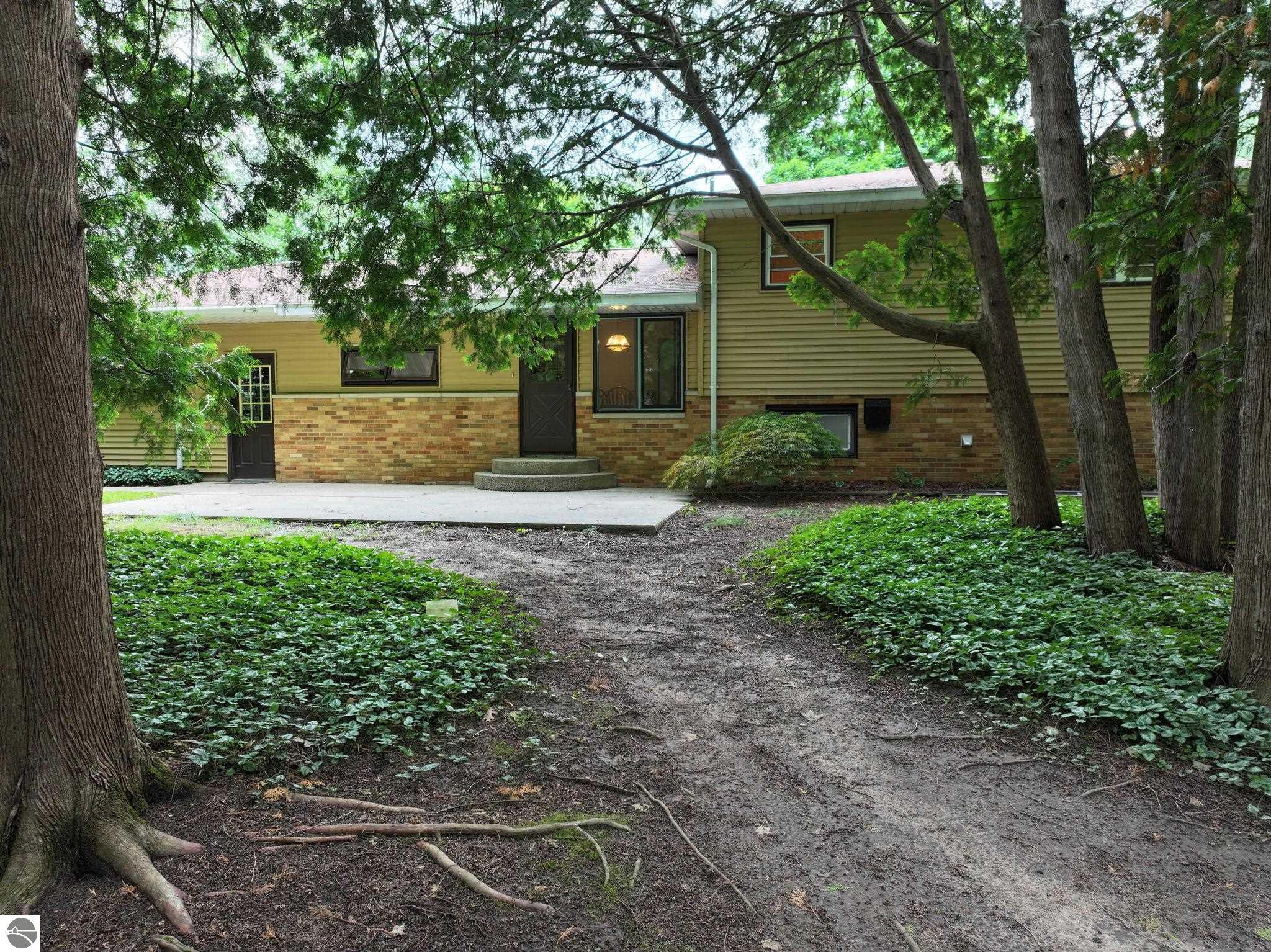401 Orchard Avenue, Clare, MI 48617 — Photo 28