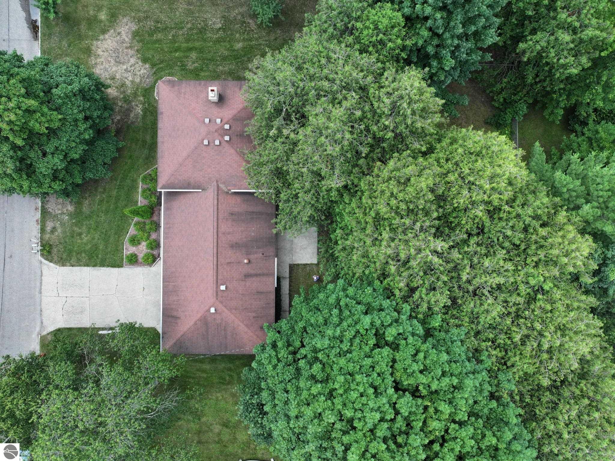 401 Orchard Avenue, Clare, MI 48617 — Photo 30