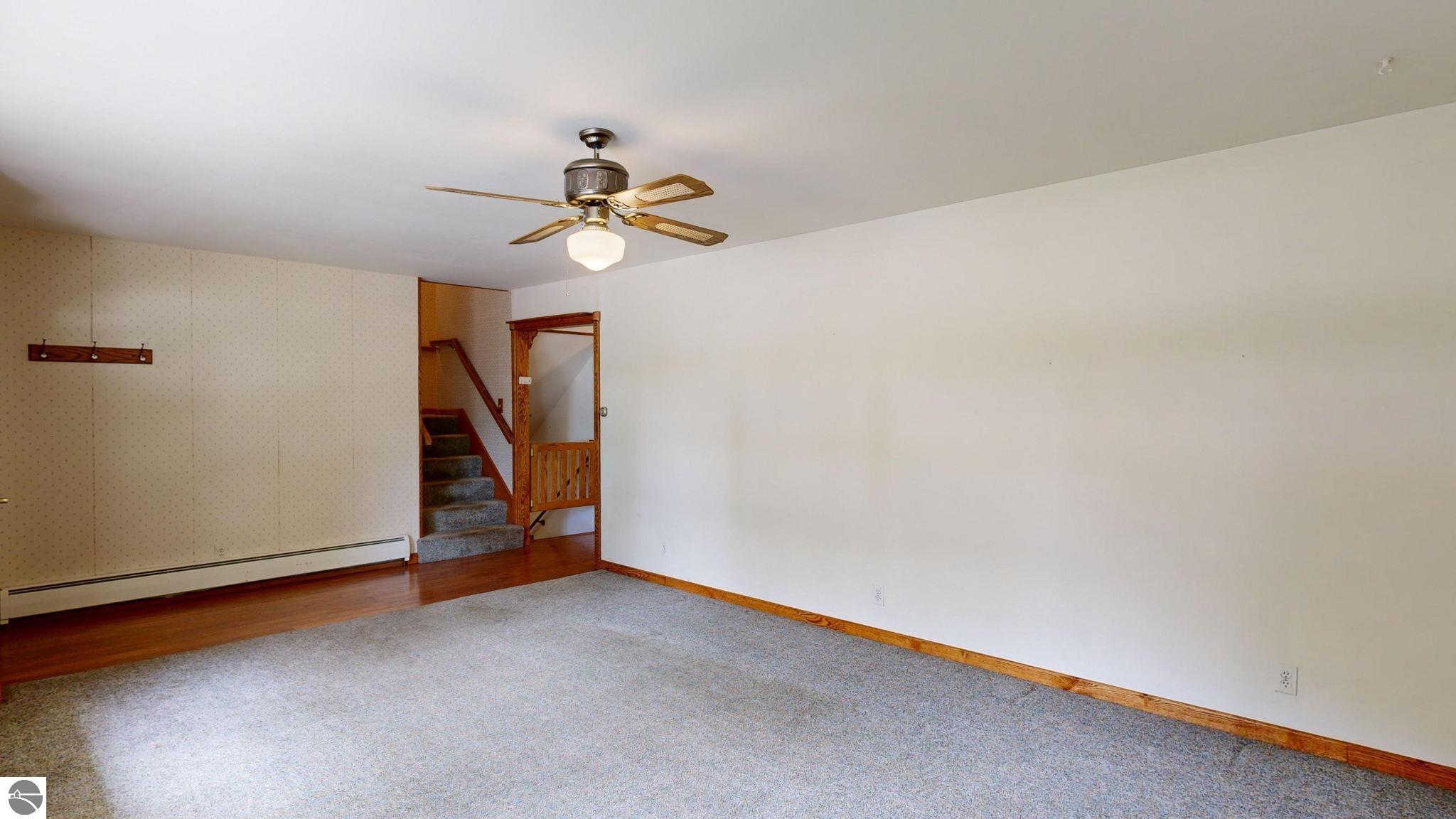 401 Orchard Avenue, Clare, MI 48617 — Photo 4