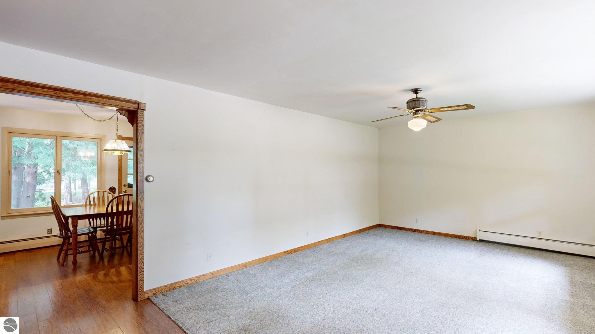 401 Orchard Avenue, Clare, MI 48617 — Photo 5