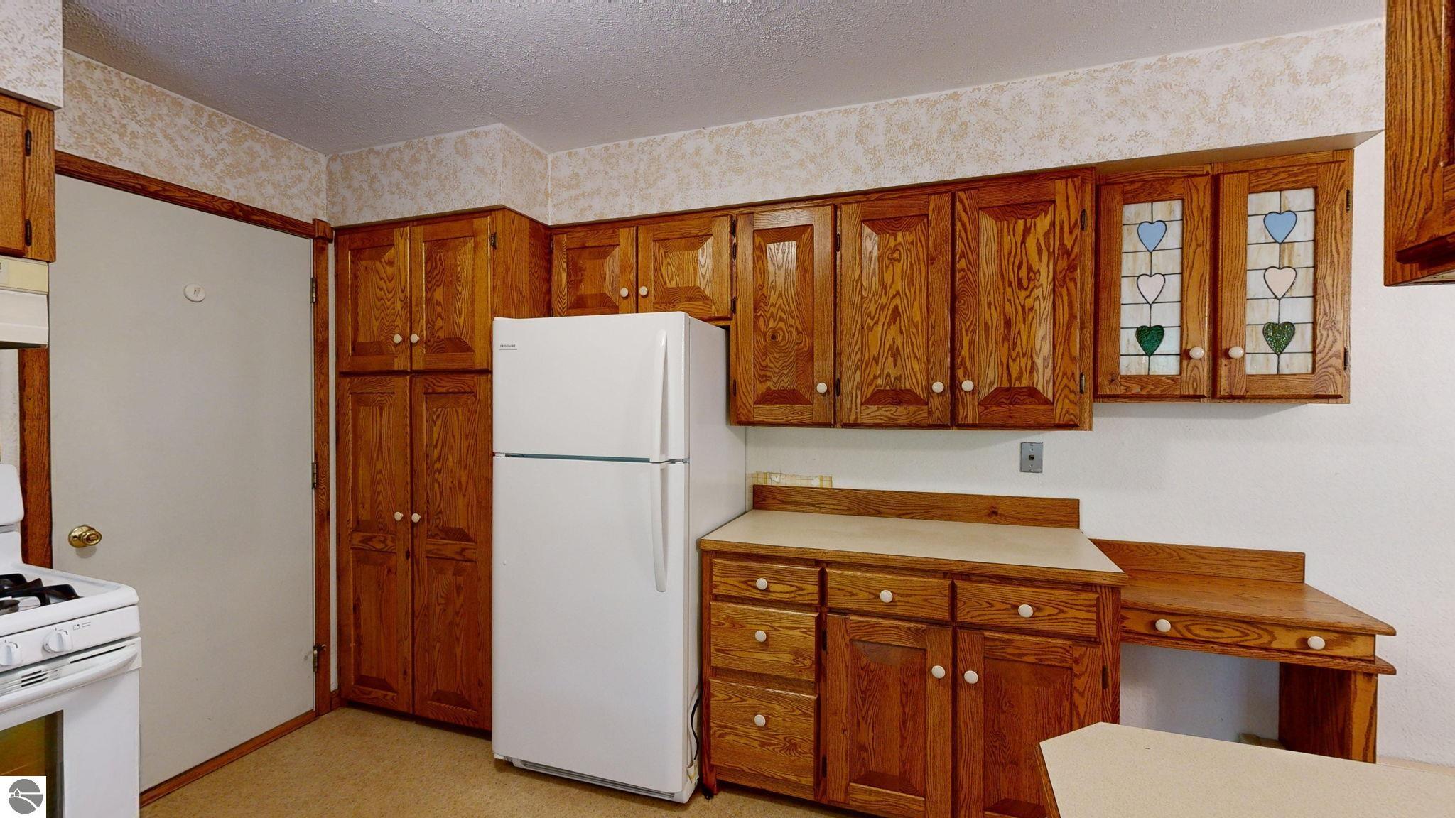 401 Orchard Avenue, Clare, MI 48617 — Photo 10