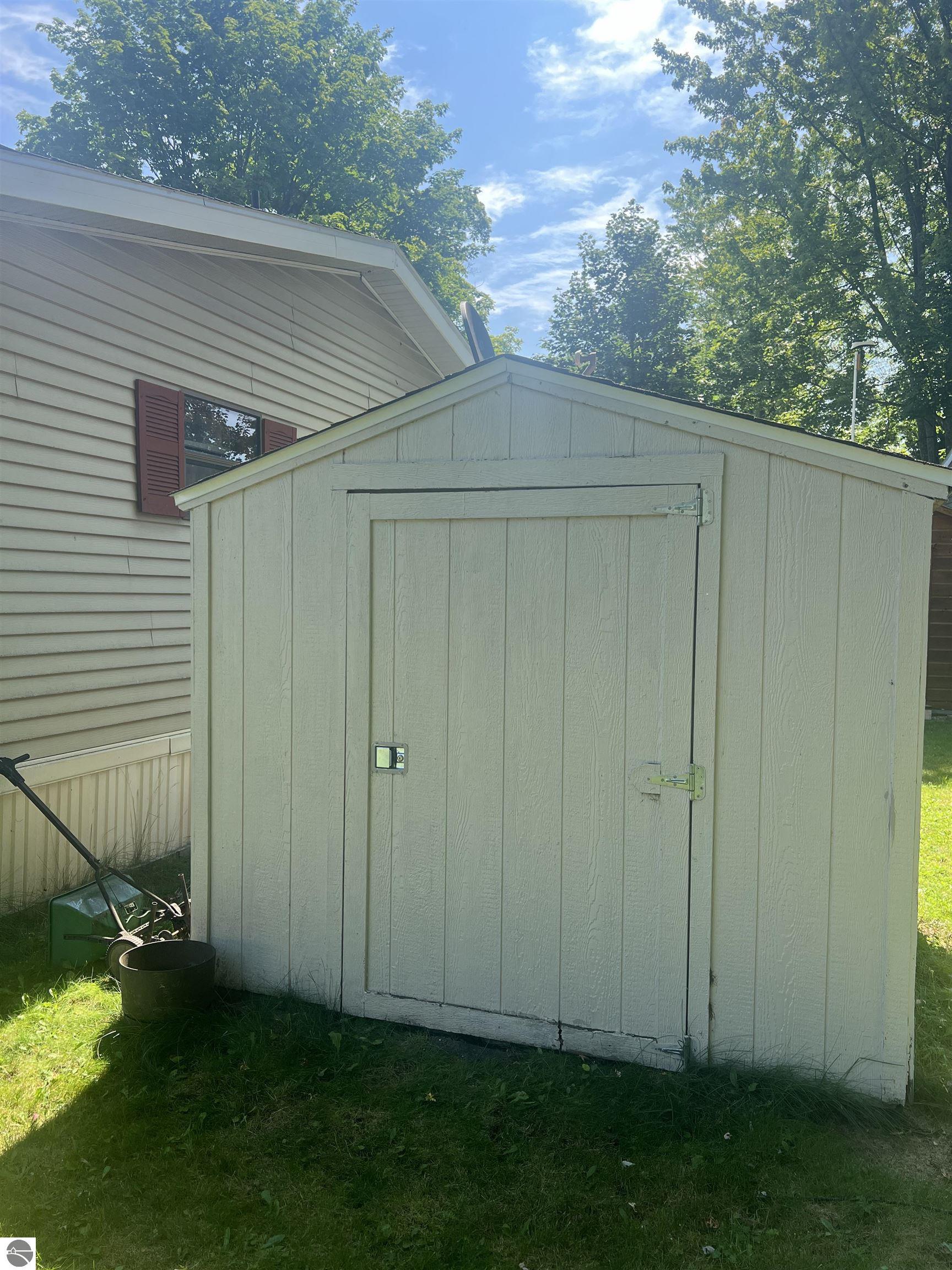 713 Golfview Circle, Elk Rapids, MI 49629 — Photo 18
