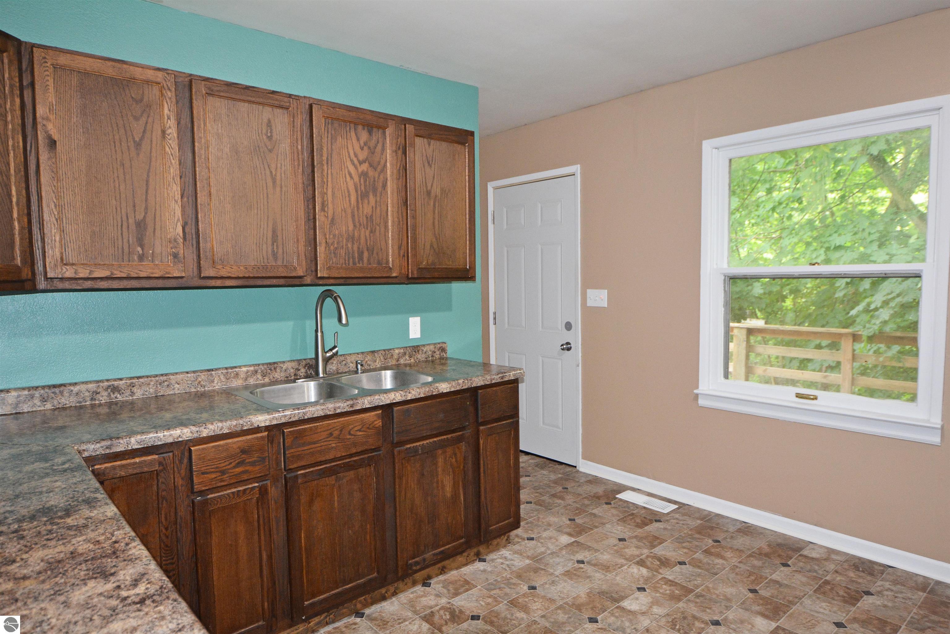 8388 Leecrest Boulevard, Onekama, MI 49675 — Photo 9