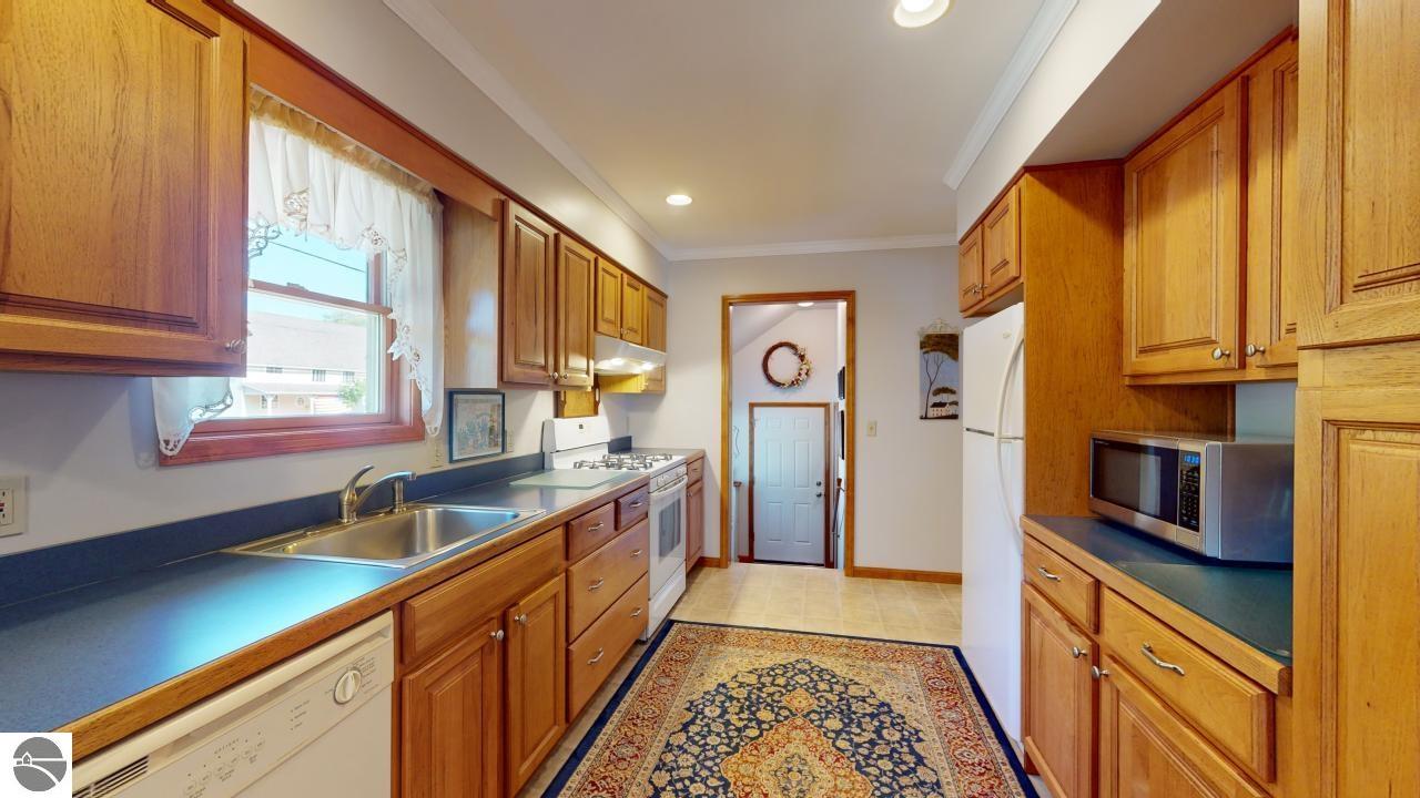 214 W Wheaton Avenue, Clare, MI 48617 — Photo 11