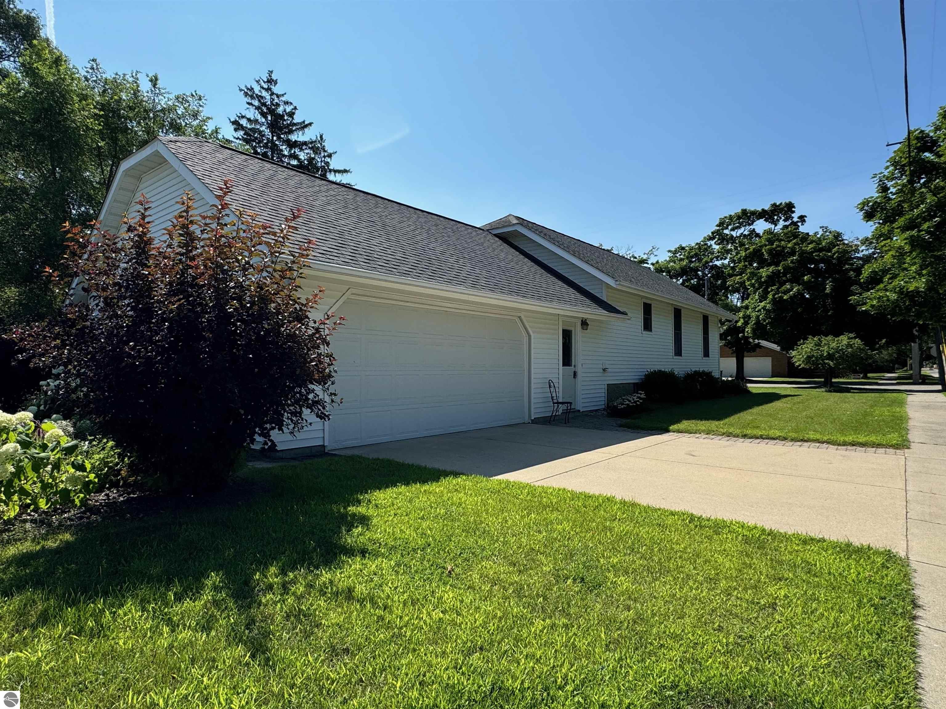 214 W Wheaton Avenue, Clare, MI 48617 — Photo 3