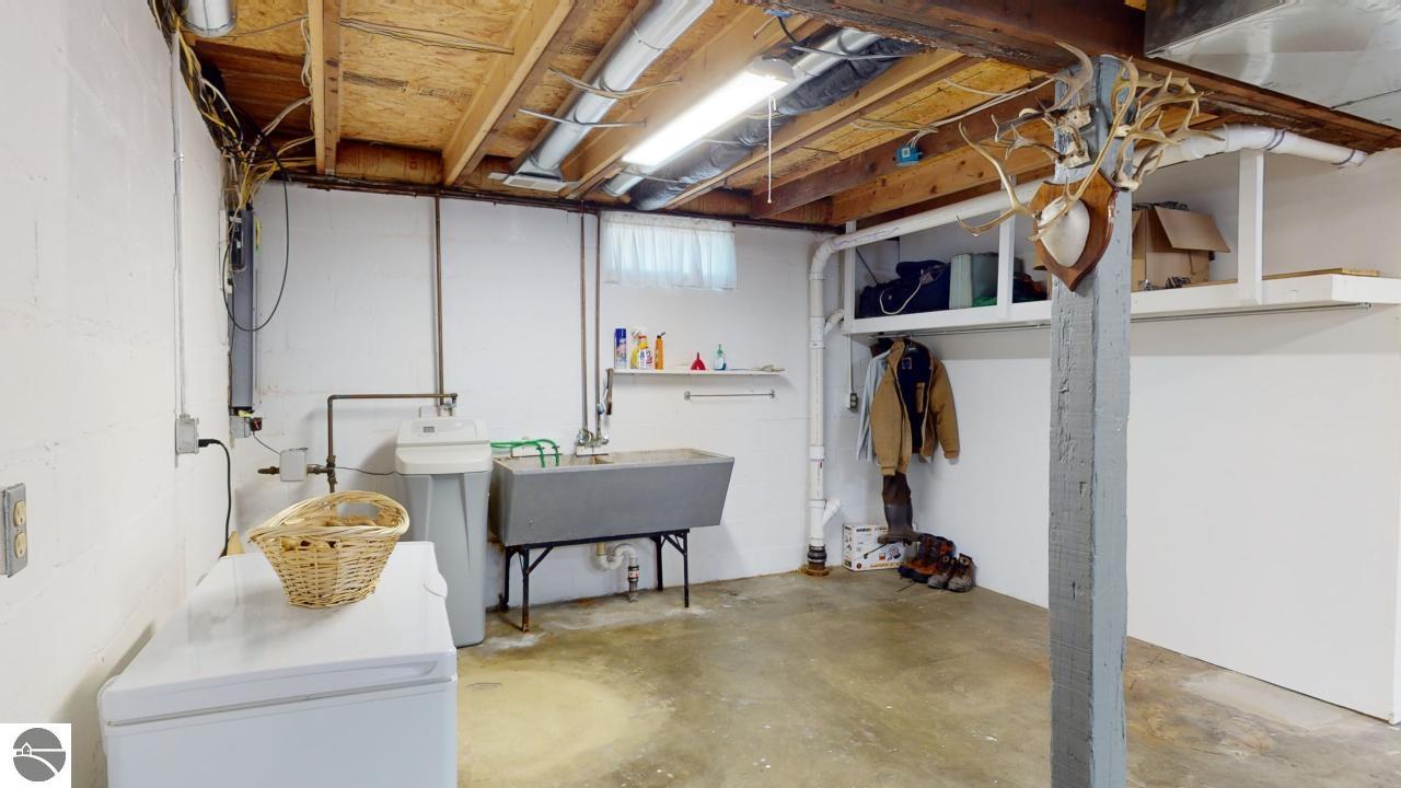 214 W Wheaton Avenue, Clare, MI 48617 — Photo 30