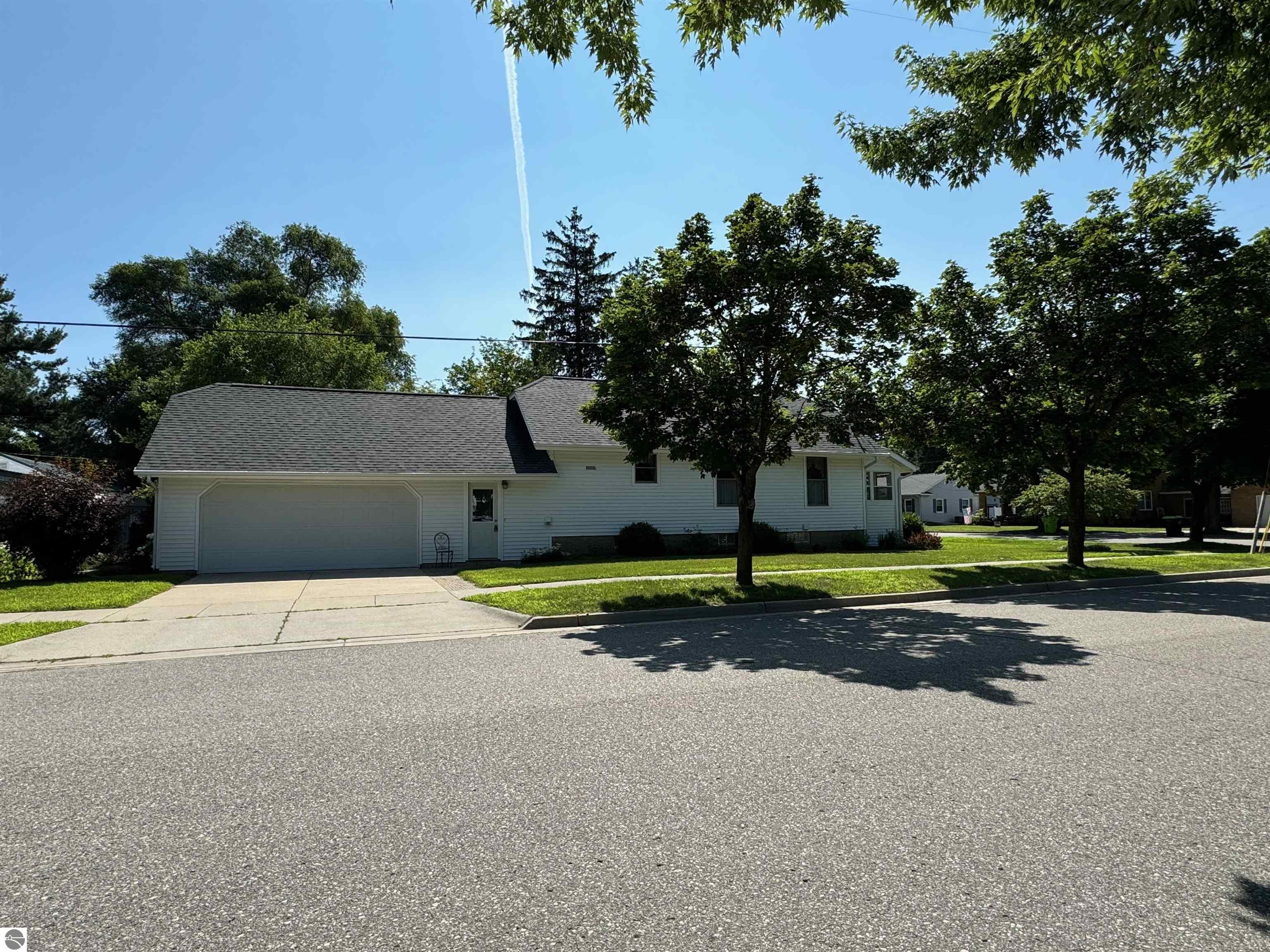 214 W Wheaton Avenue, Clare, MI 48617 — Photo 4
