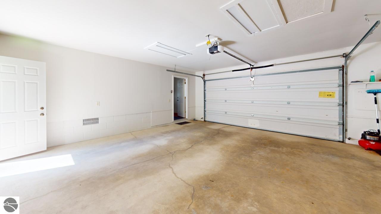 214 W Wheaton Avenue, Clare, MI 48617 — Photo 33