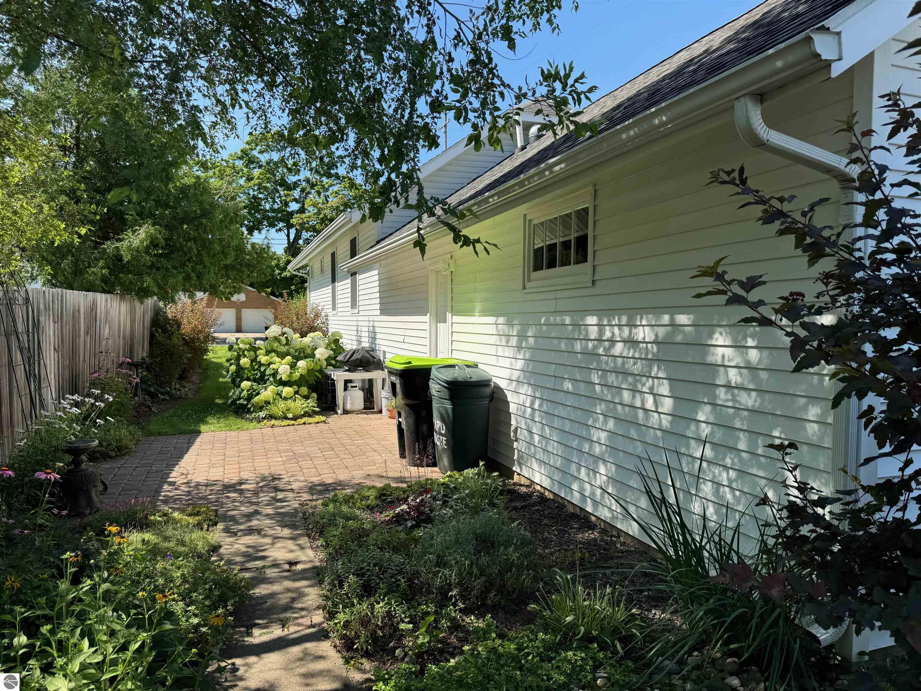 214 W Wheaton Avenue, Clare, MI 48617 — Photo 7