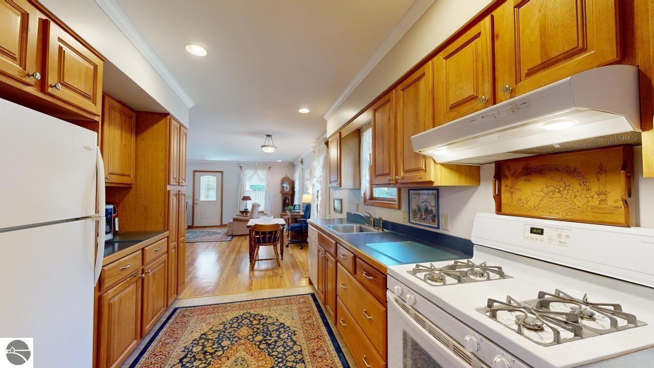 214 W Wheaton Avenue, Clare, MI 48617 — Photo 10