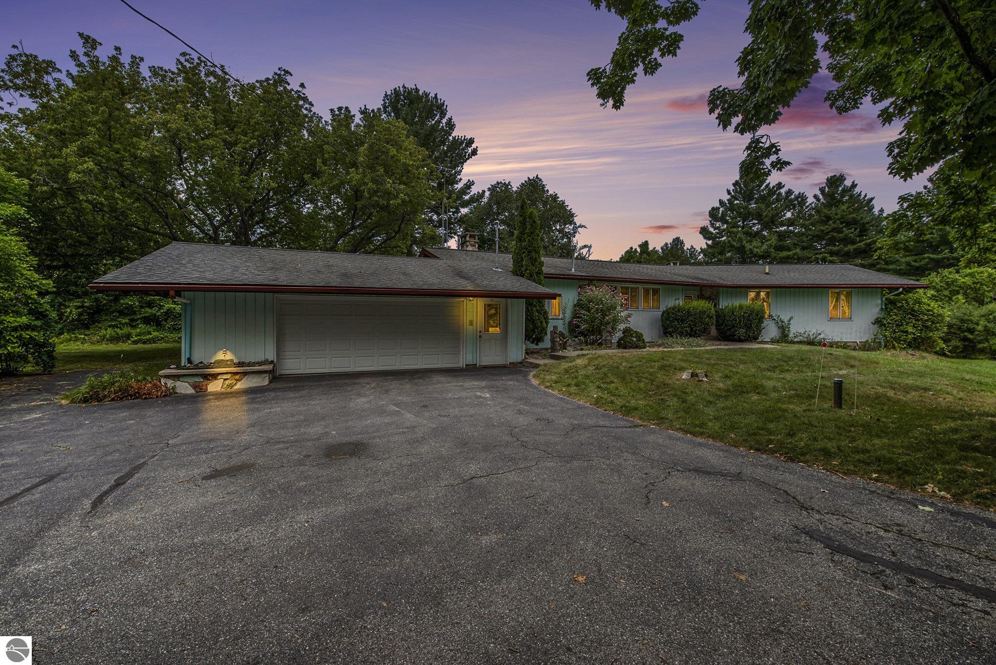 400 Lamoreaux Drive, Elk Rapids, MI 49629 — Photo 2