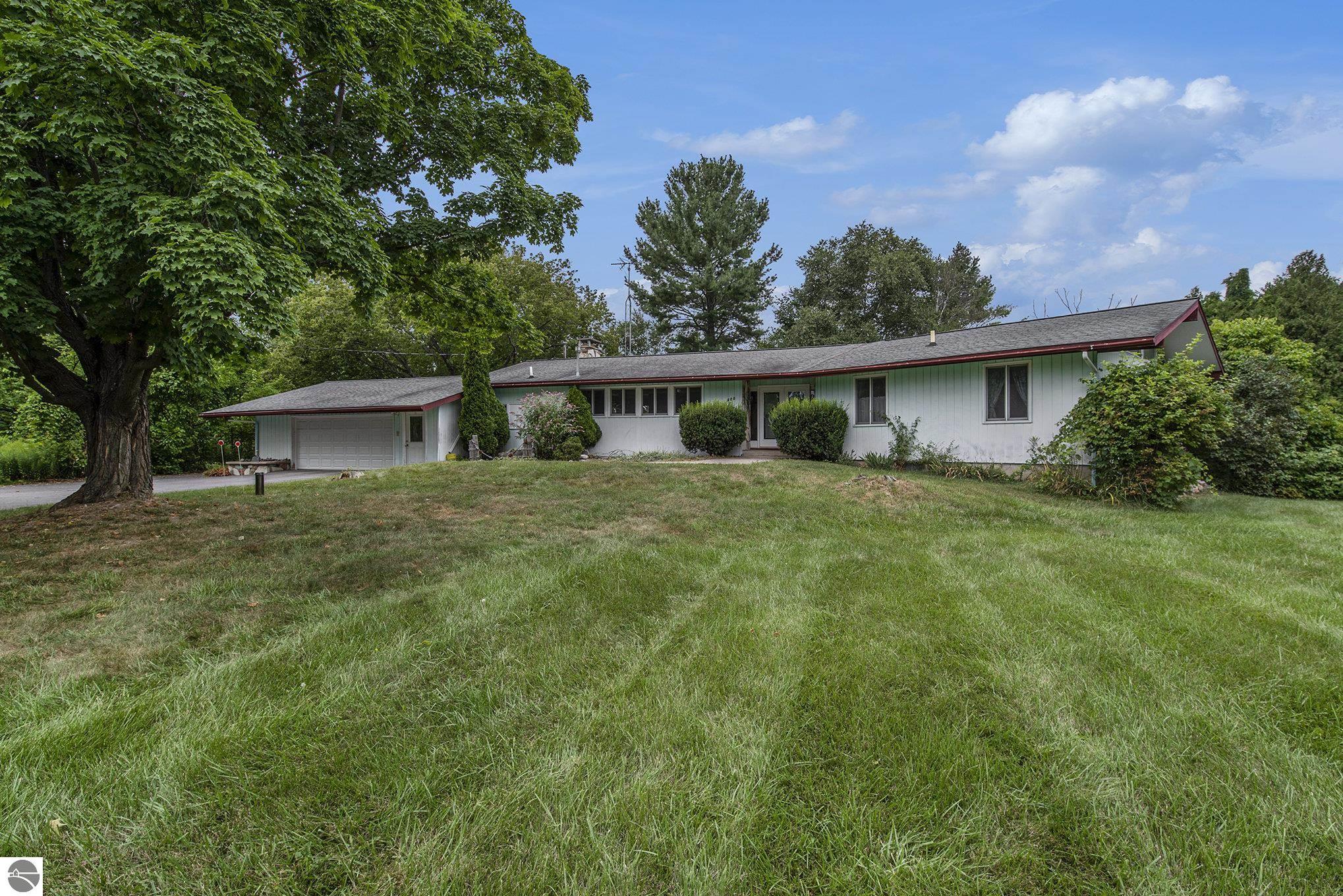 400 Lamoreaux Drive, Elk Rapids, MI 49629 — Photo 3