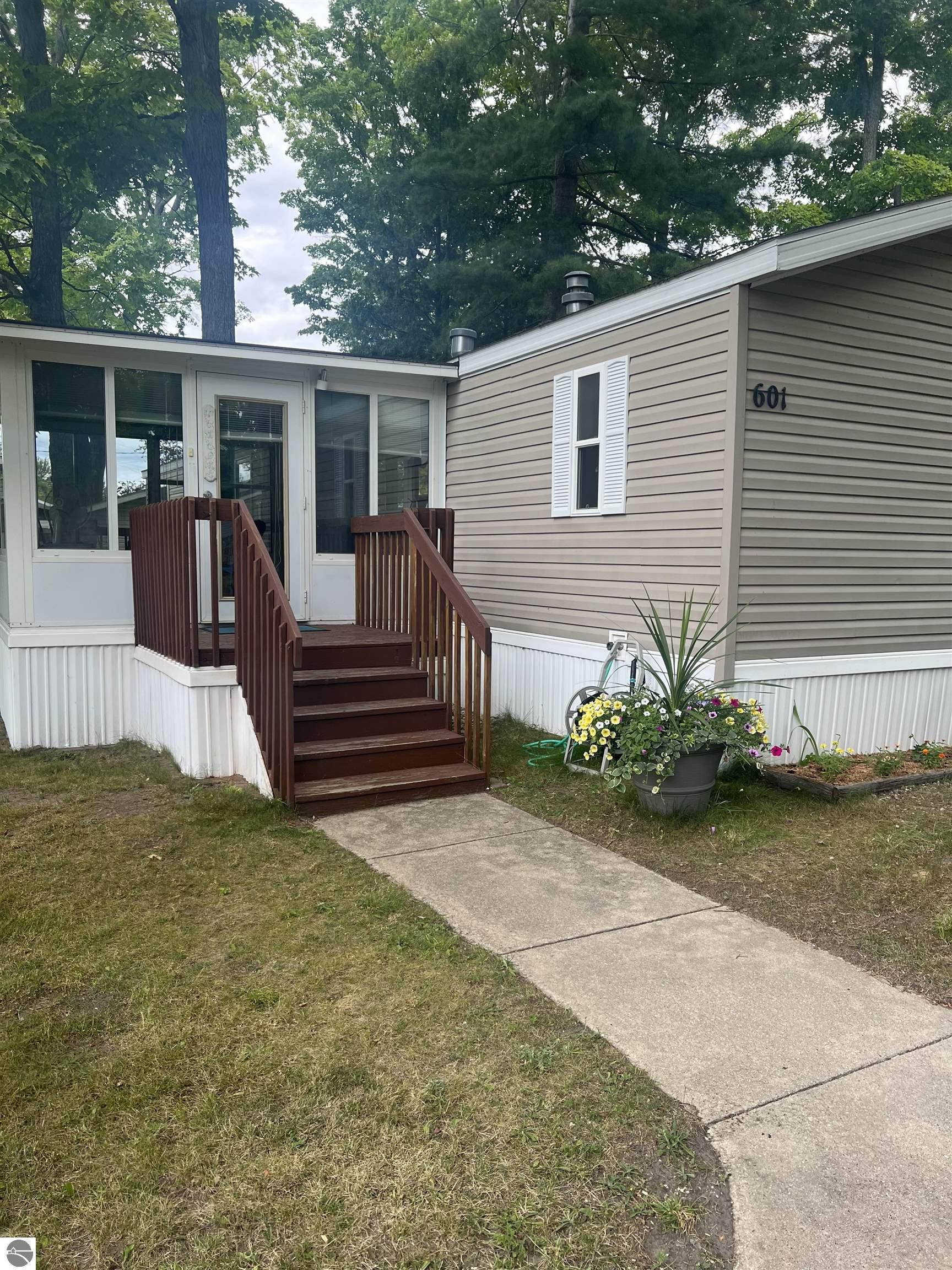 601 Maplewood, Elk Rapids, MI 49629 — Photo 2