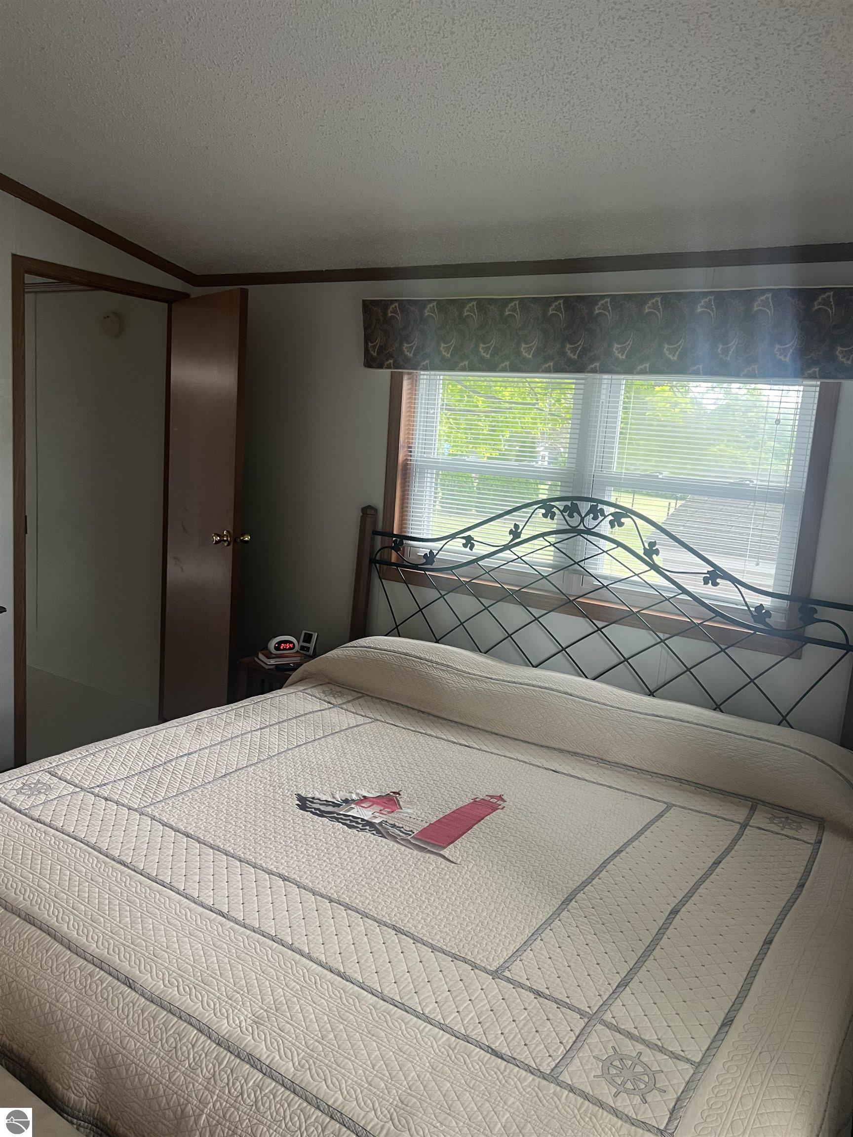 601 Maplewood, Elk Rapids, MI 49629 — Photo 12