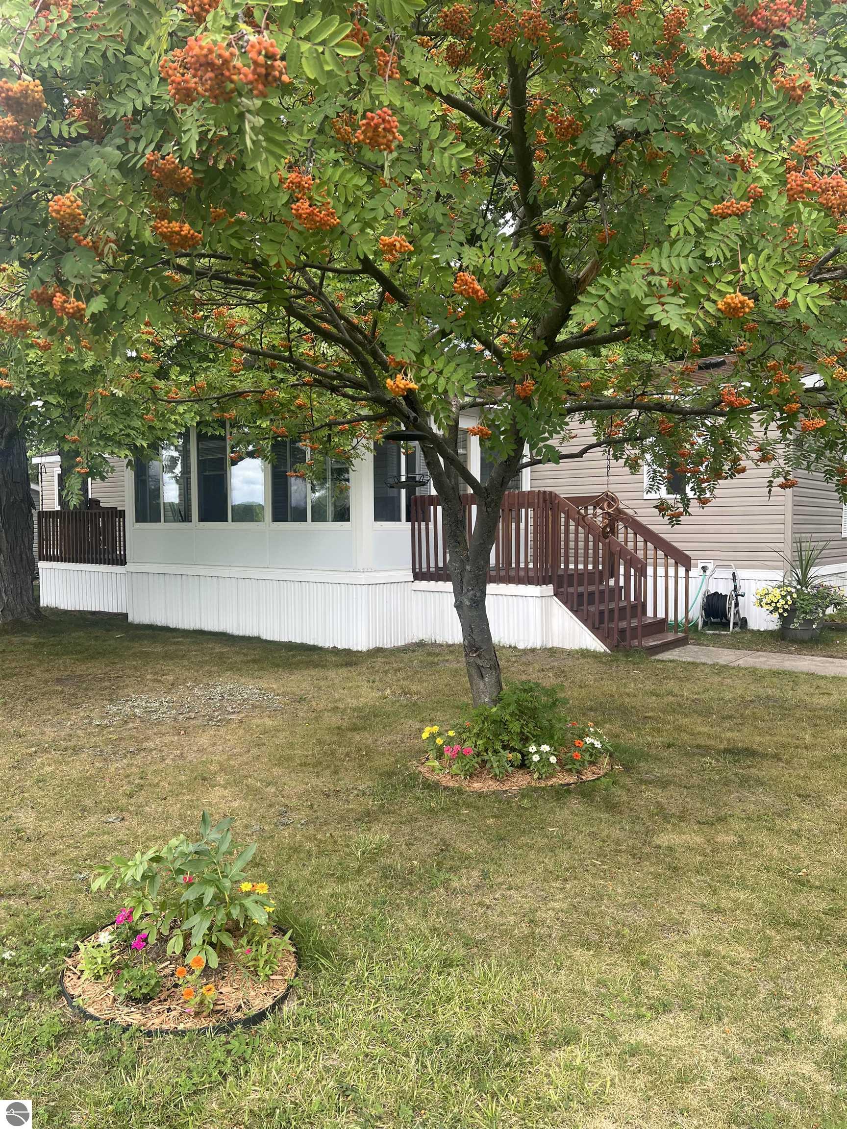 601 Maplewood, Elk Rapids, MI 49629 — Photo 23